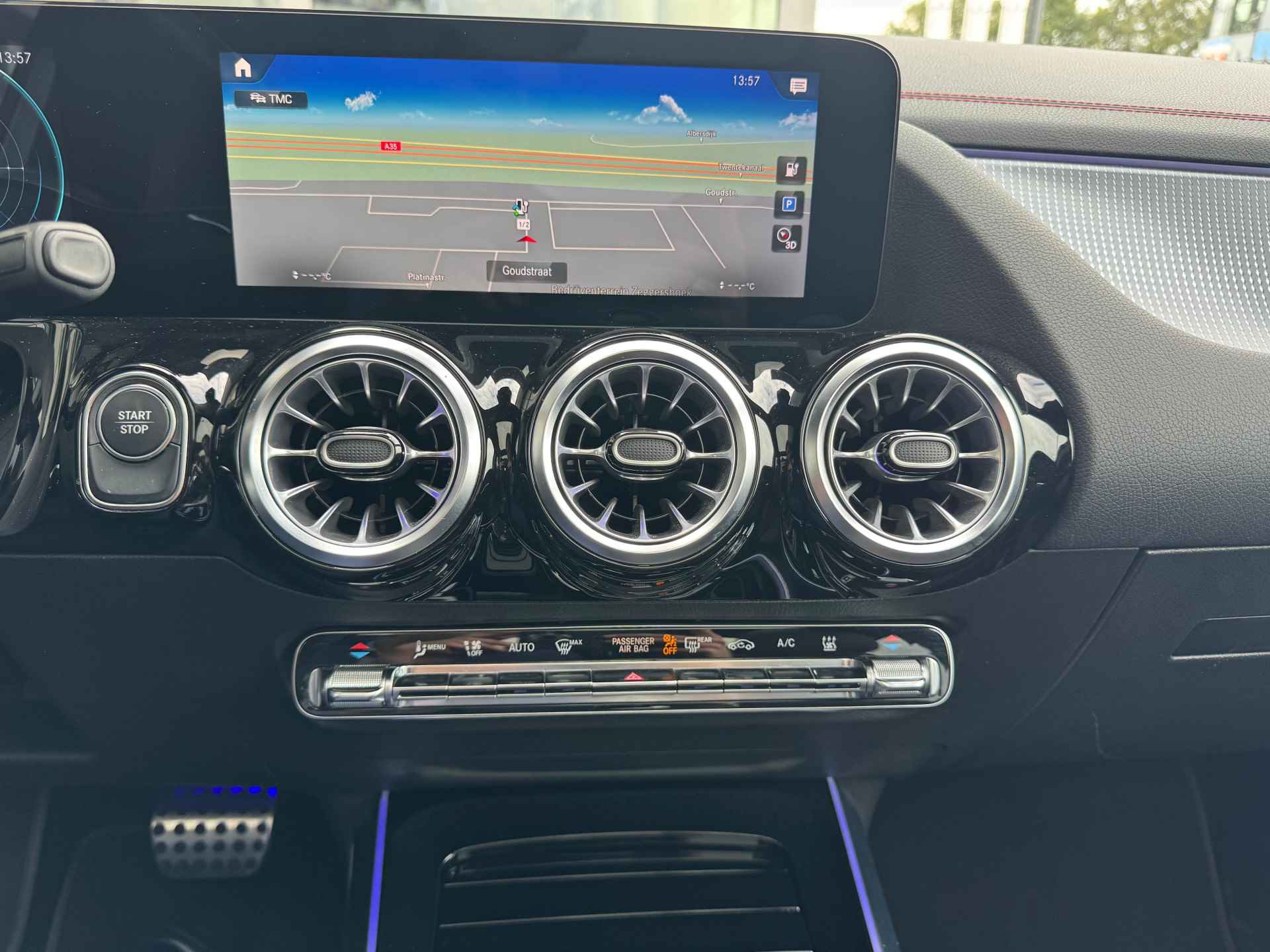 Mercedes-Benz EQA 250 Premium Plus AMG Line Automaat | Panoramadak | 360 Camera | Head-up display | Burmester soundsysteem | Elek. verstelbare voorstoelen - 14/15