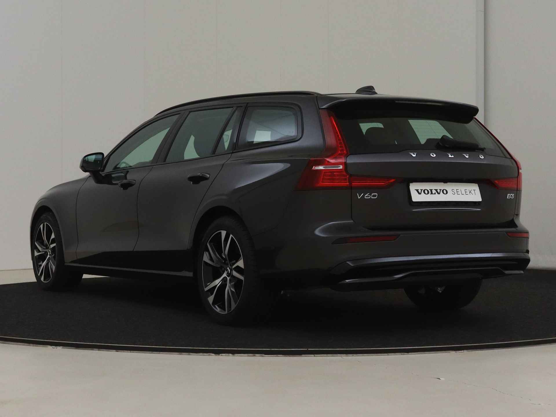 Volvo V60 B3 Plus Dark | Panorama Dak | 360° Camera | Trekhaak - 4/15