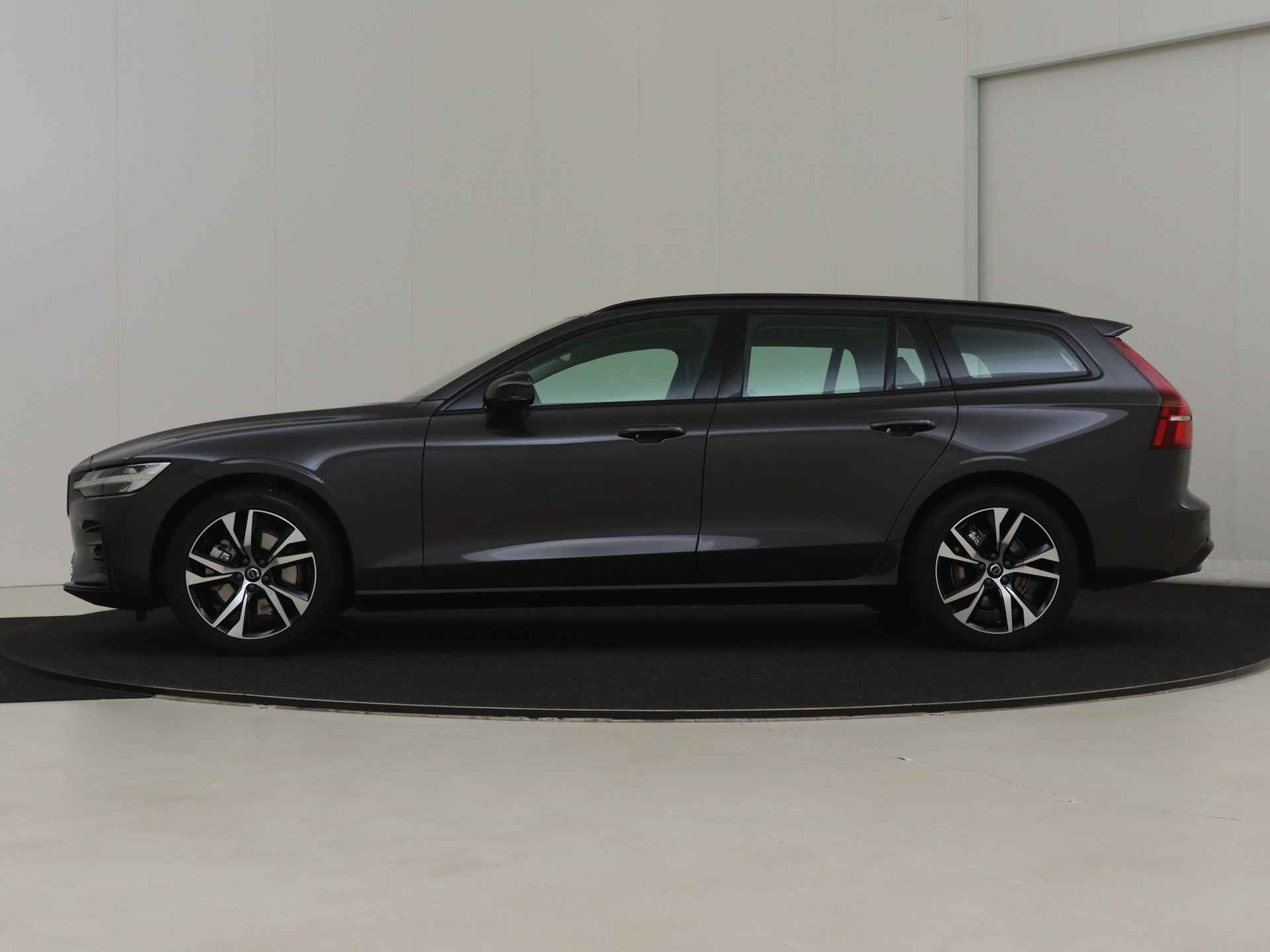 Volvo V60 B3 Plus Dark | Panorama Dak | 360° Camera | Trekhaak - 5/15