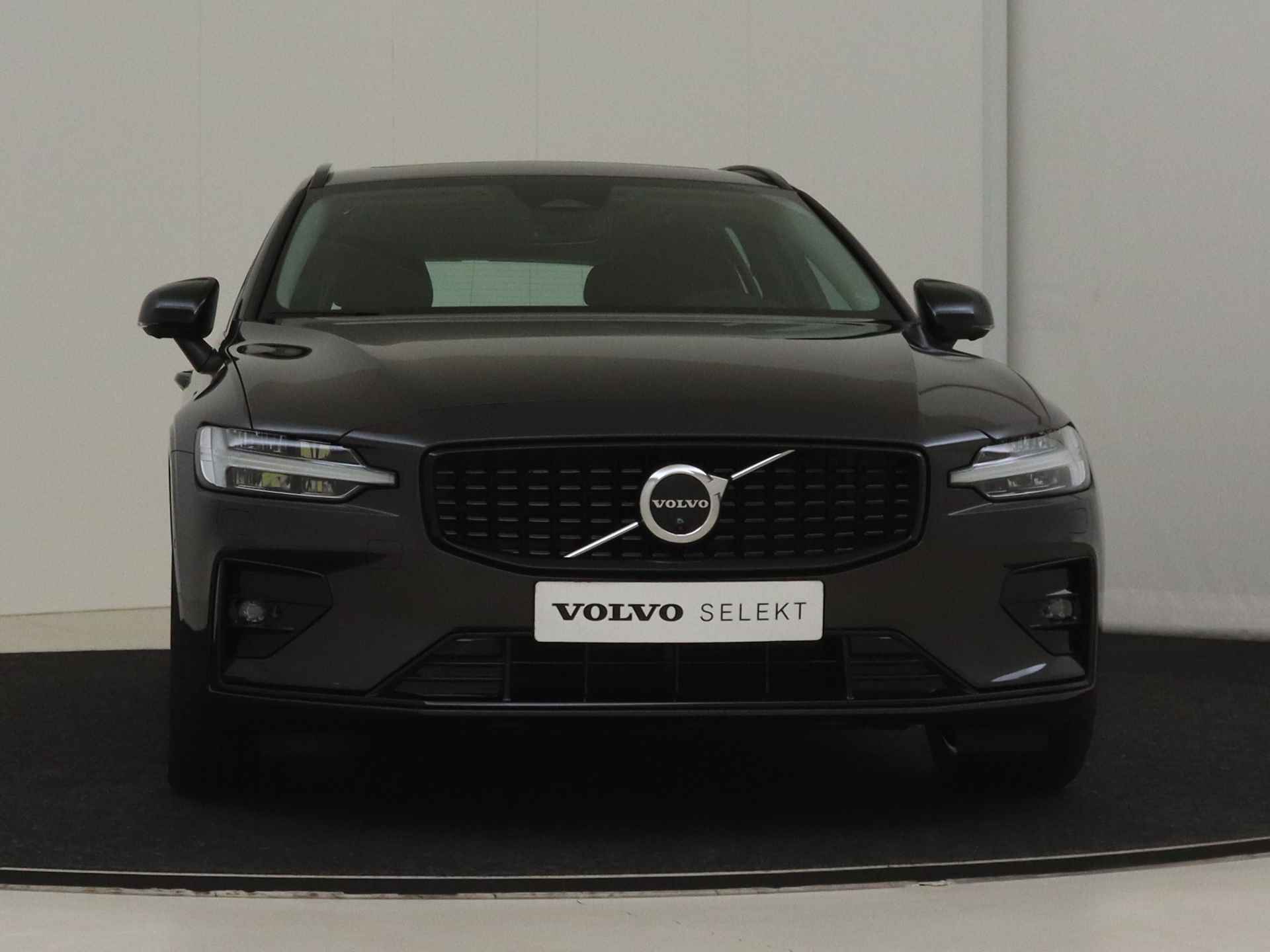 Volvo V60 B3 Plus Dark | Panorama Dak | 360° Camera | Trekhaak - 9/15