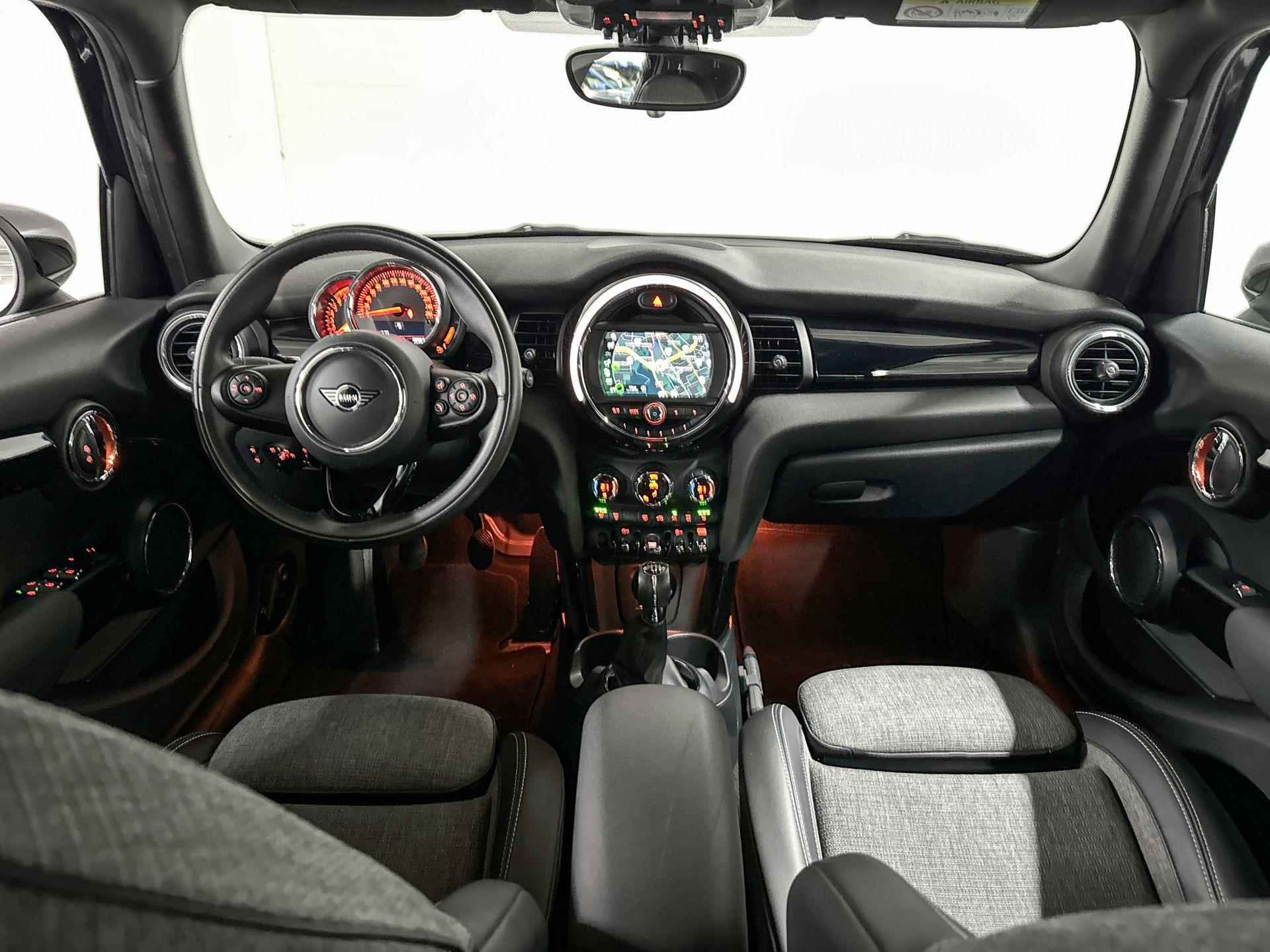 MINI 5-Deurs Cooper | Apple CarPlay | Stoelverwarming | Park Distance Control - 10/20