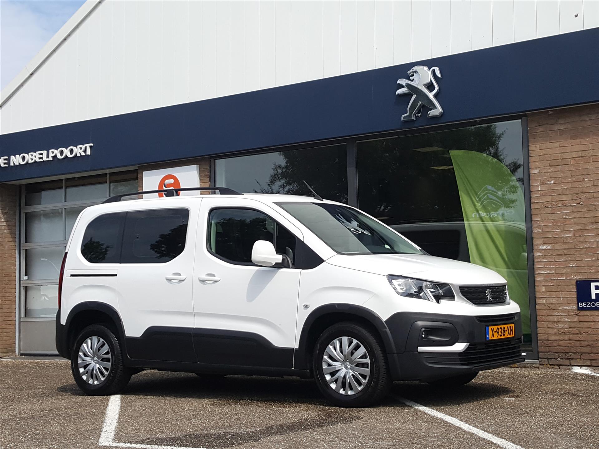 PEUGEOT Rifter 1.2 PureTech 110pk S&S Active AIRCO | Cruise control | Bluetooth | Navigatie via Apple Carplay & Android auto | 2 zijschuifdeuren