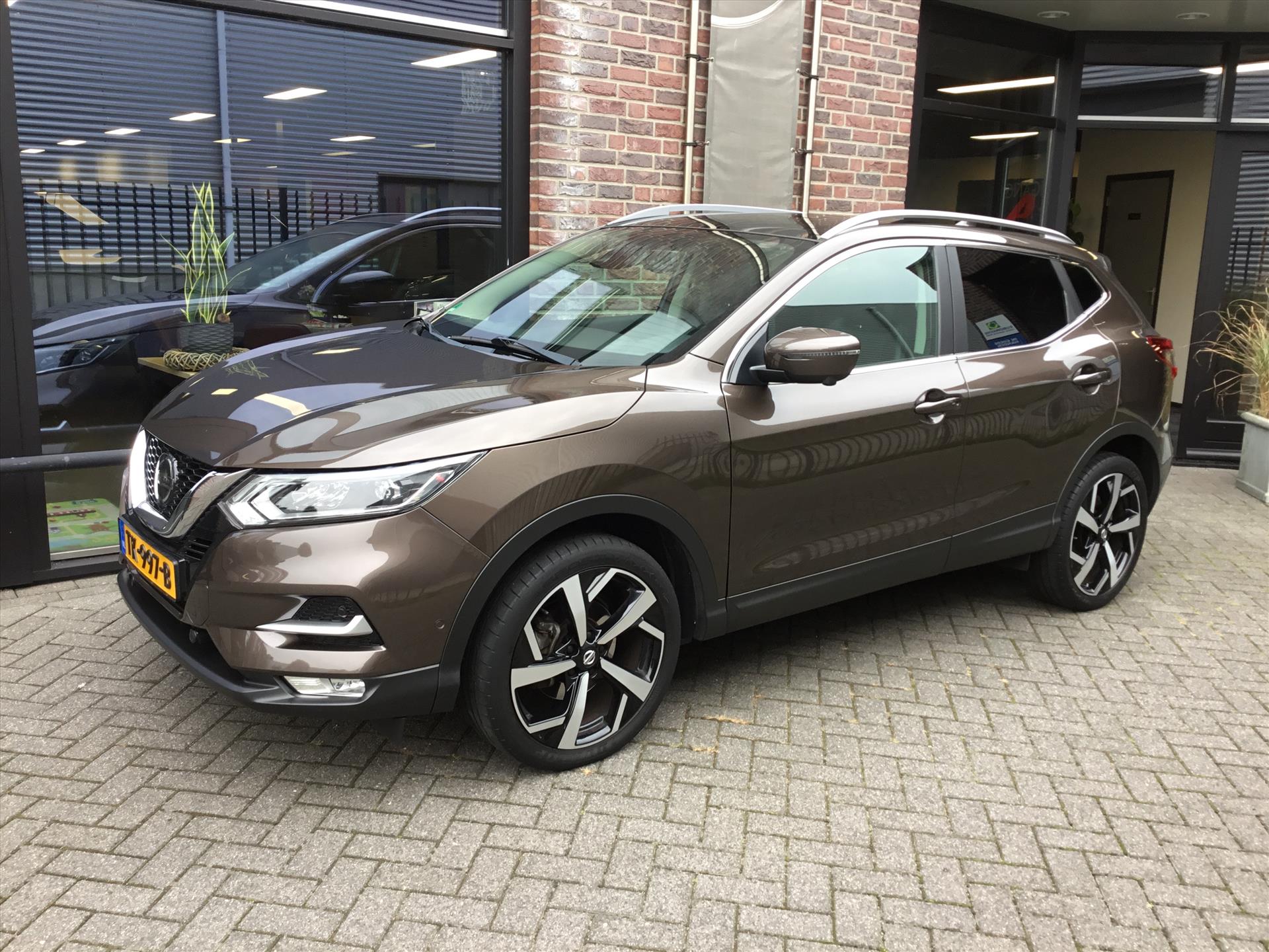 Nissan Qashqai 1.2  DIG-T 115pk Tekna / Panoramadak / Navigatie / 360° Camera / Stoelverwarming