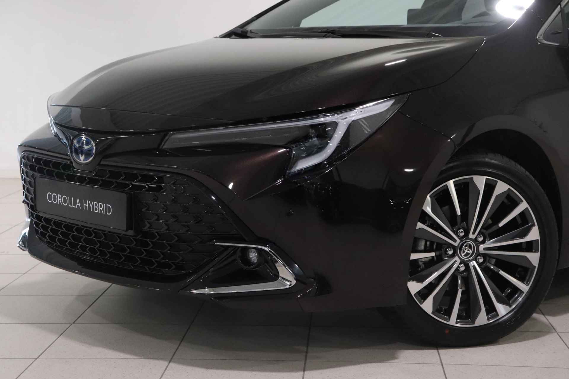 Toyota Corolla Touring Sports 1.8 Hybrid First Edition, Direct leverbaar, 140PK, Sensoren, Stoelverwarming, Apple Carplay/Android Auto! - 6/39