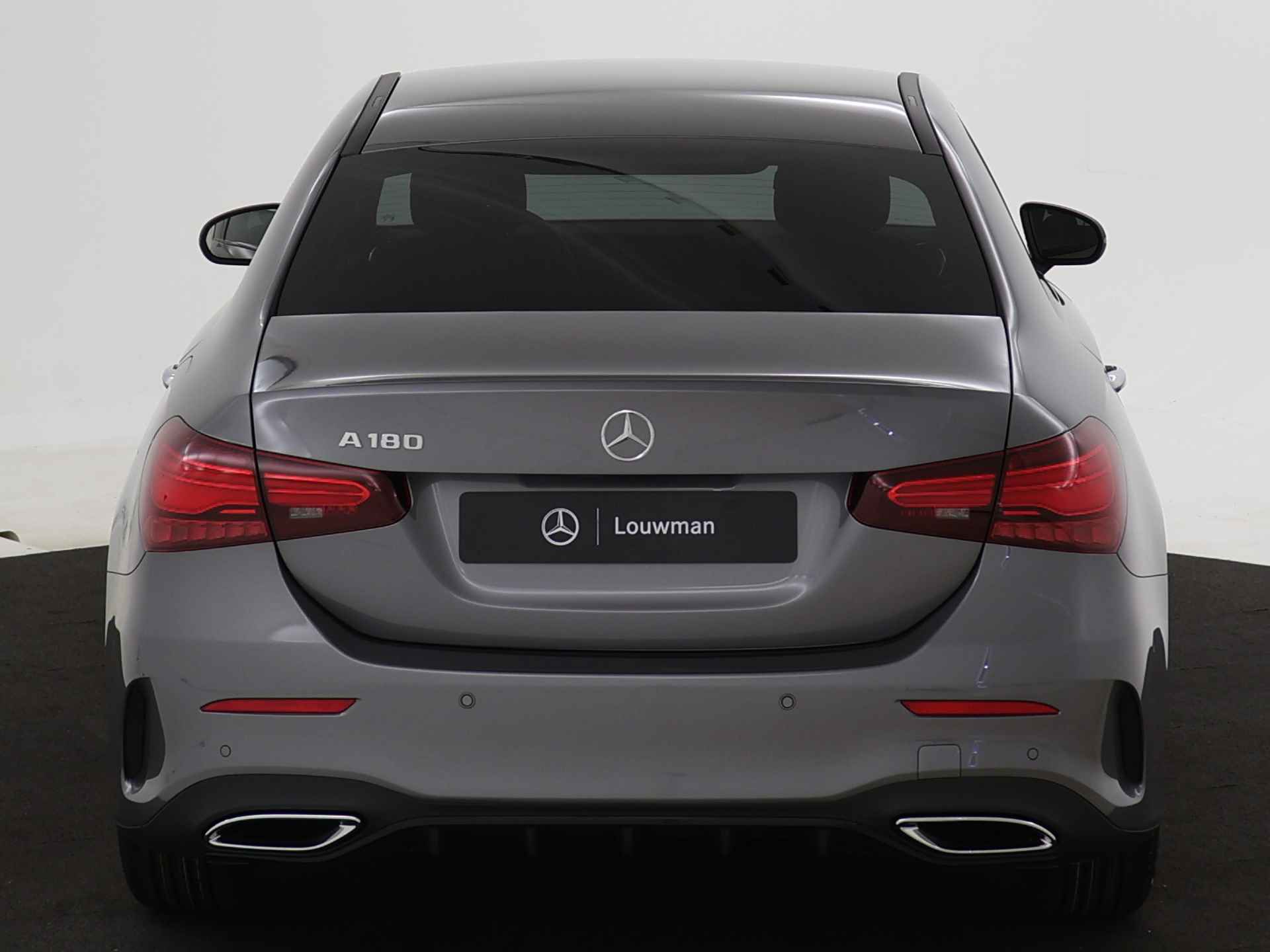 Mercedes-Benz A-Klasse 180 AMG Line | Nightpakket | Premium Pack | Extra USB-poorten | KEYLESS GO-comfortpakket | Sfeerverlichting | AMG Styling | Parkeerpakket met achteruitrijcamera | - 25/39