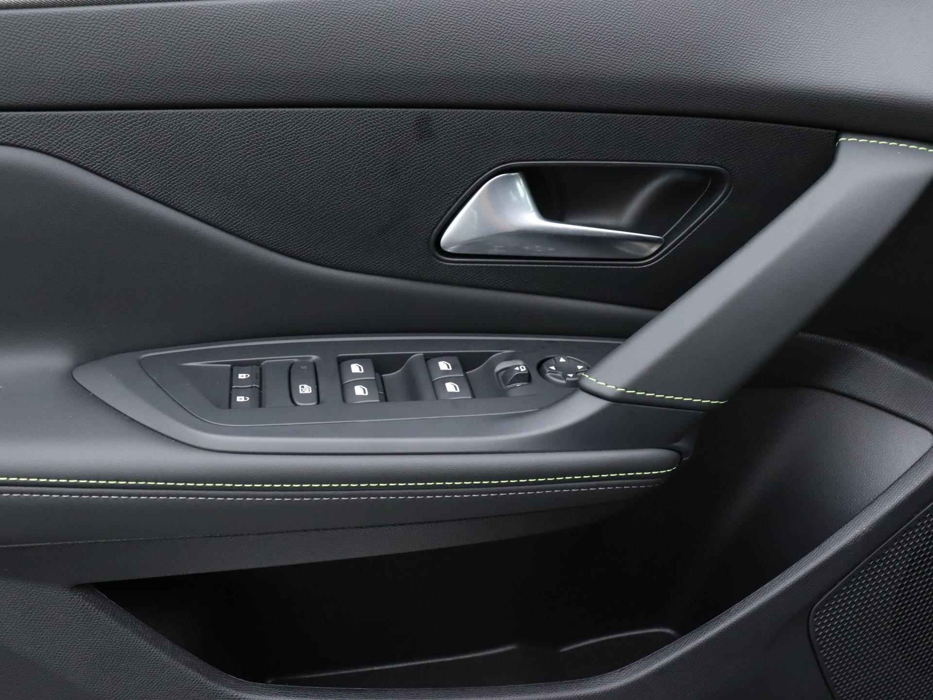 Peugeot 308 SW Hybrid GT 225pk Automaat | Navigatie | Camera | Lederen Bekleding | Adaptieve Cruise Control | Elektrisch Bedienbare Achterklep - 18/38