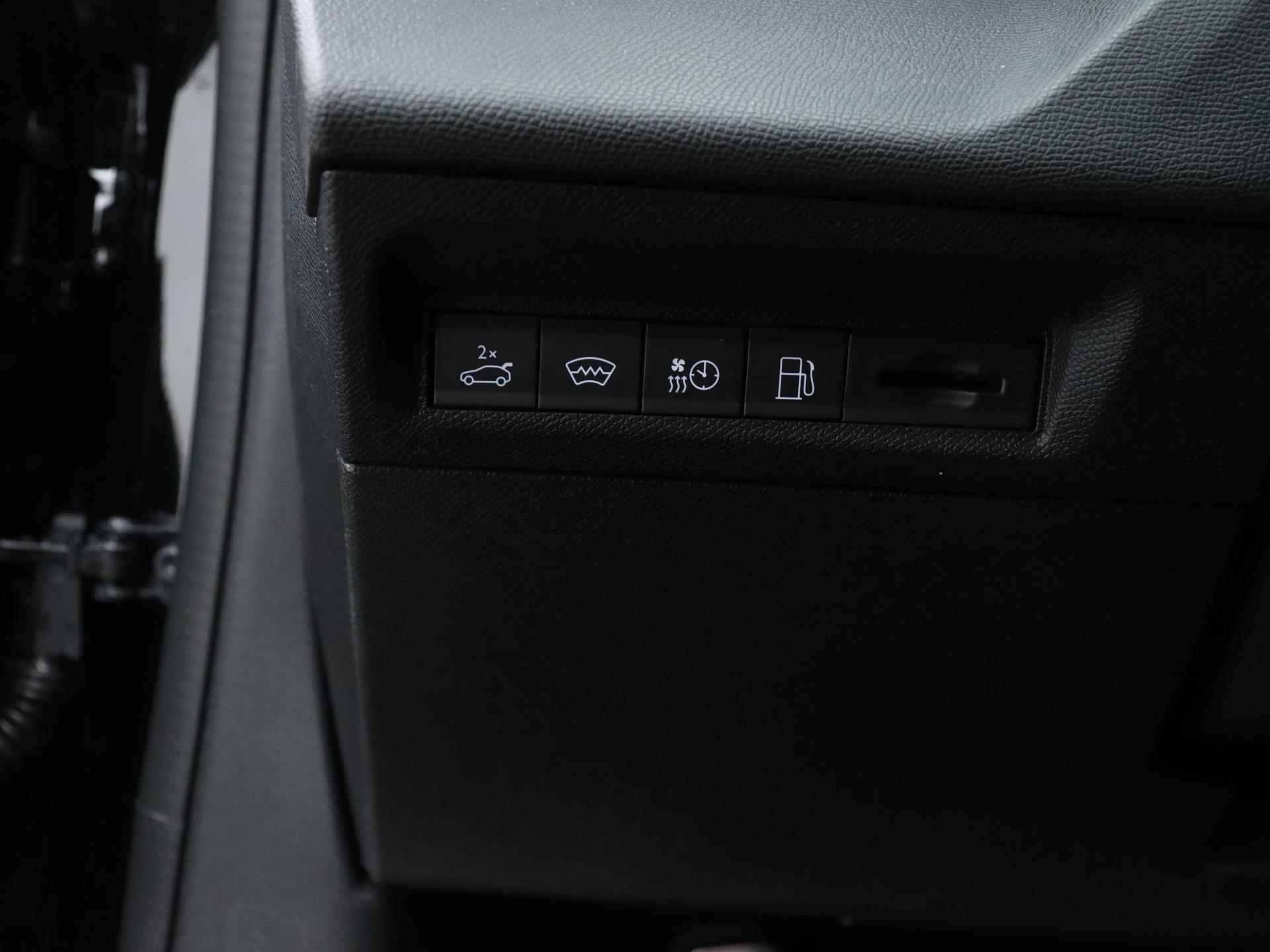Peugeot 308 SW Hybrid GT 225pk Automaat | Navigatie | Camera | Lederen Bekleding | Adaptieve Cruise Control | Elektrisch Bedienbare Achterklep - 26/38