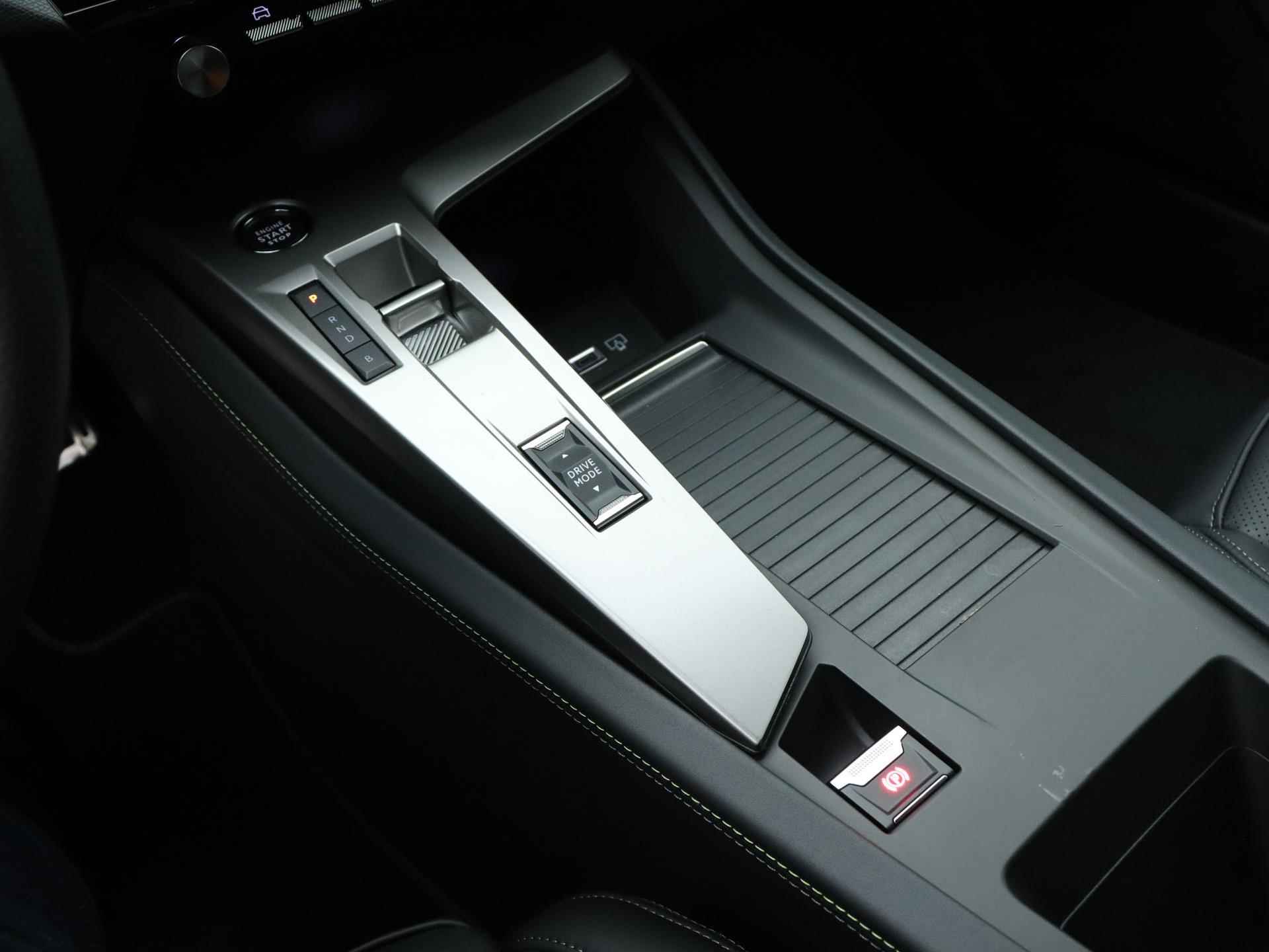 Peugeot 308 SW Hybrid GT 225pk Automaat | Navigatie | Camera | Lederen Bekleding | Adaptieve Cruise Control | Elektrisch Bedienbare Achterklep - 27/38