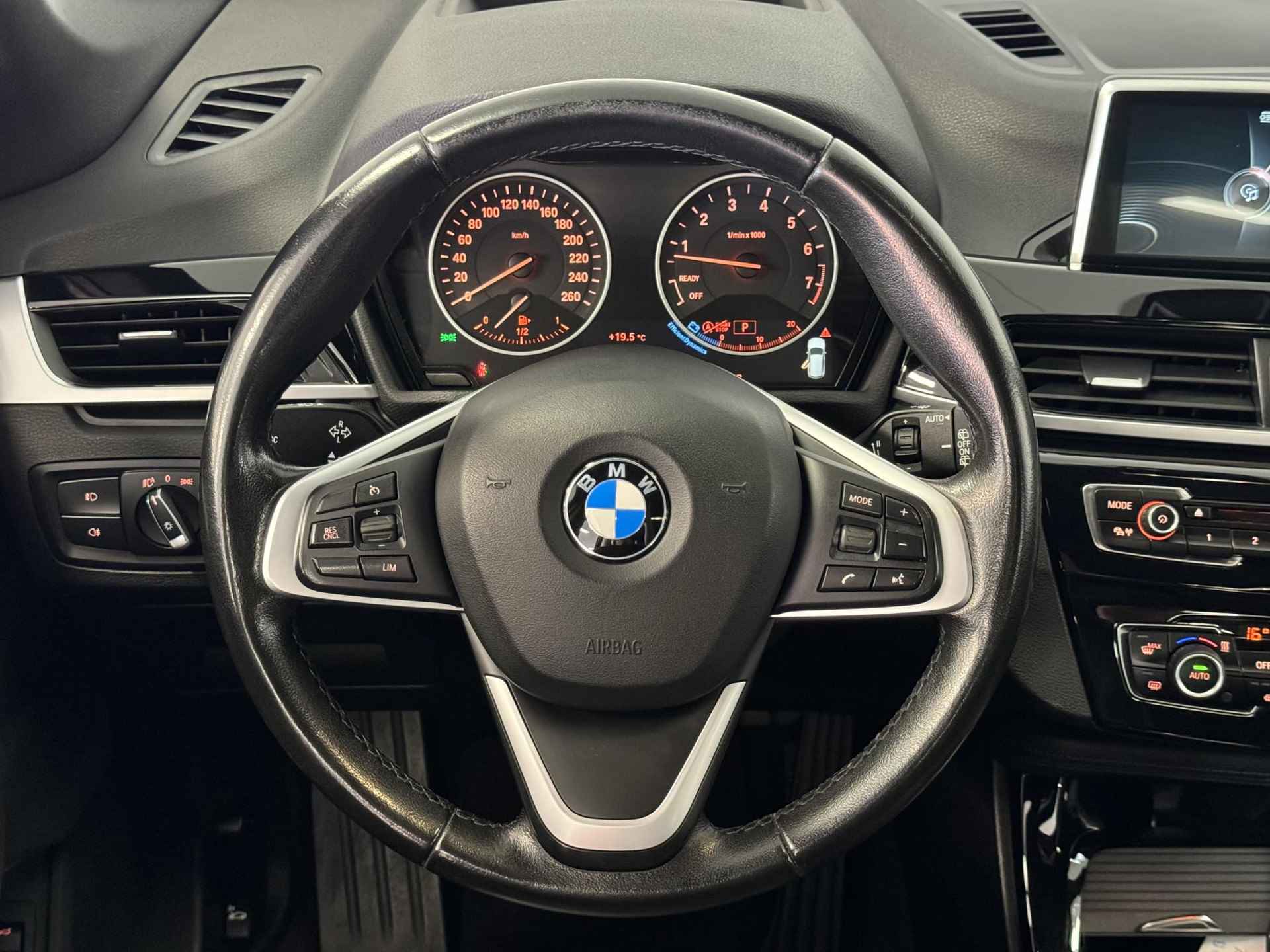 BMW X1 sDrive20i Centennial High Executive Automaat | Leder | Trekhaak - 19/37