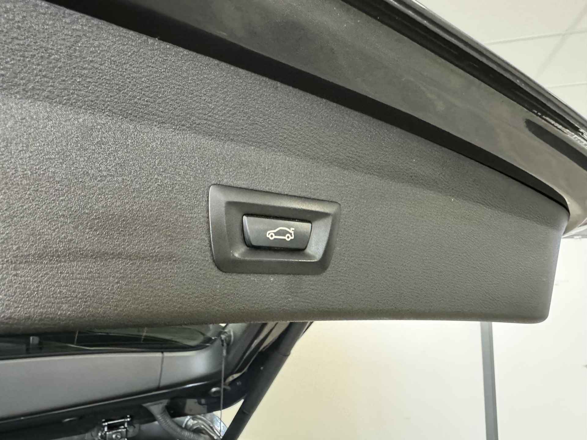 BMW X1 sDrive20i Centennial High Executive Automaat | Leder | Trekhaak - 22/37