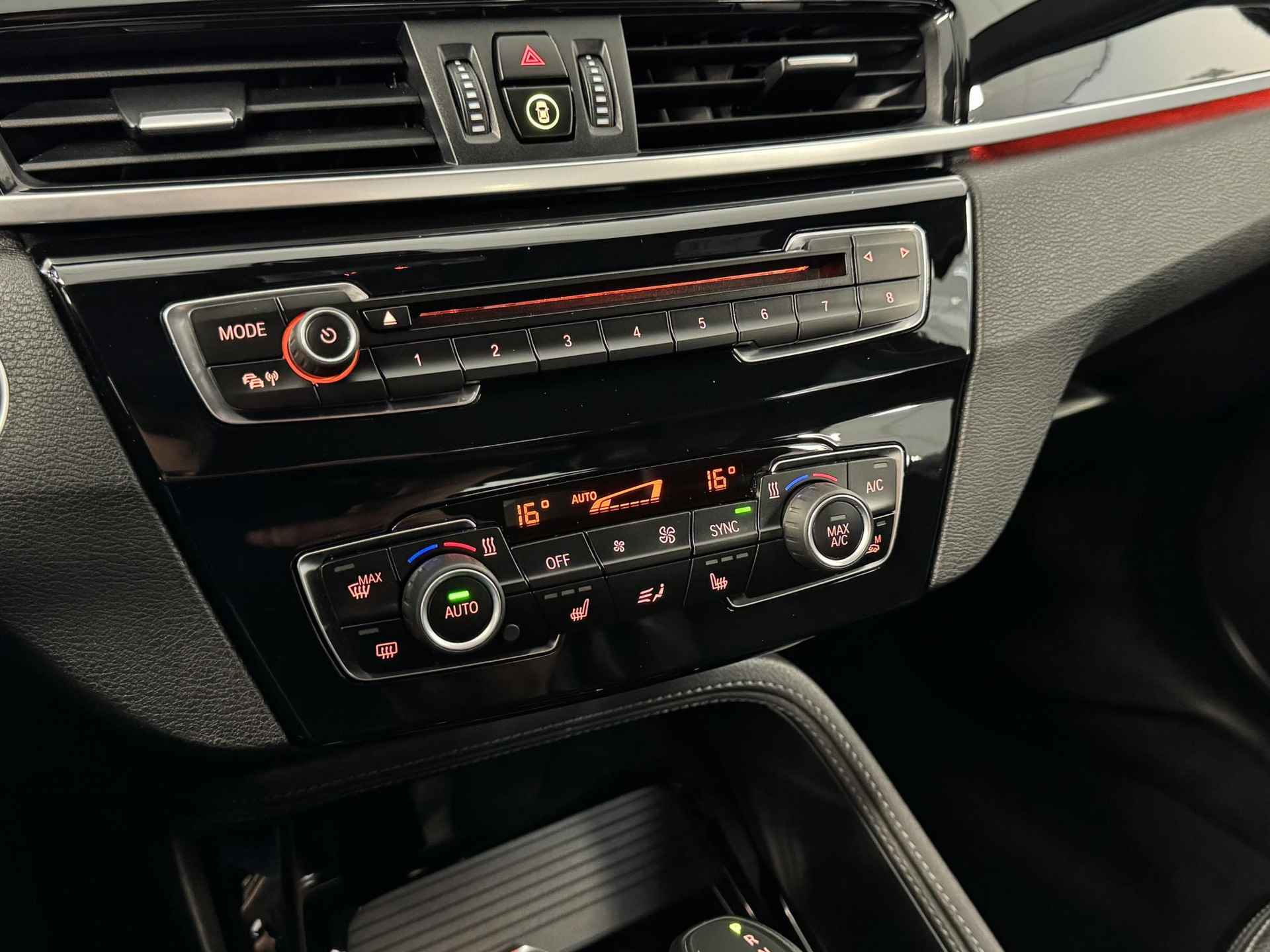 BMW X1 sDrive20i Centennial High Executive Automaat | Leder | Trekhaak - 29/37