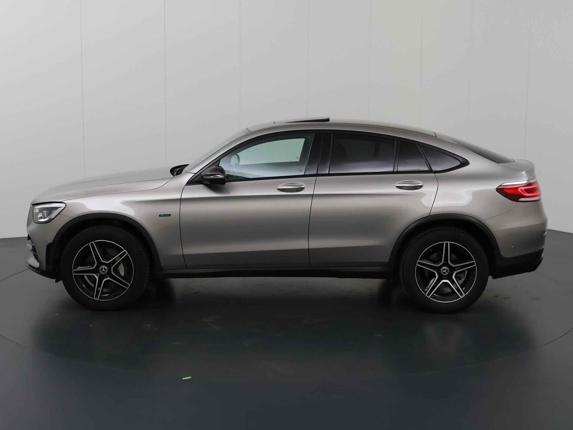 Mercedes-Benz GLC-klasse 300e 4MATIC Premium Plus | Adaptieve Cruise Control | Luchtvering | Camera | Sportstoelen | Climate Control | Interieur Verlichting | Ele. verstelbare stoelen + Geheugen | Panoramadak | - 6/57