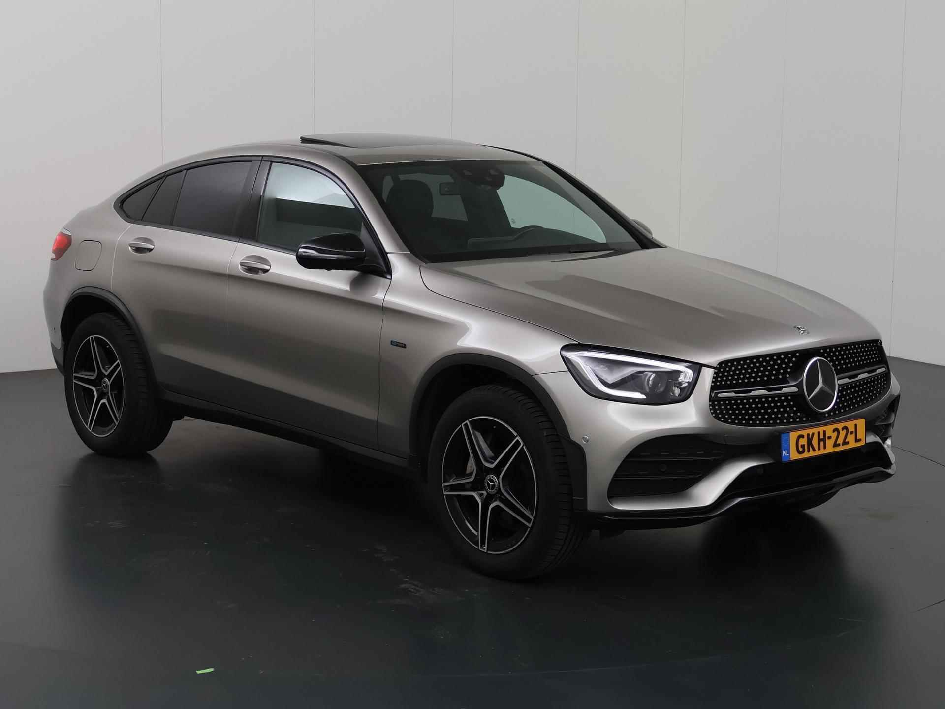 Mercedes-Benz GLC-klasse 300e 4MATIC Premium Plus | Adaptieve Cruise Control | Luchtvering | Camera | Sportstoelen | Climate Control | Interieur Verlichting | Ele. verstelbare stoelen + Geheugen | Panoramadak | - 24/57