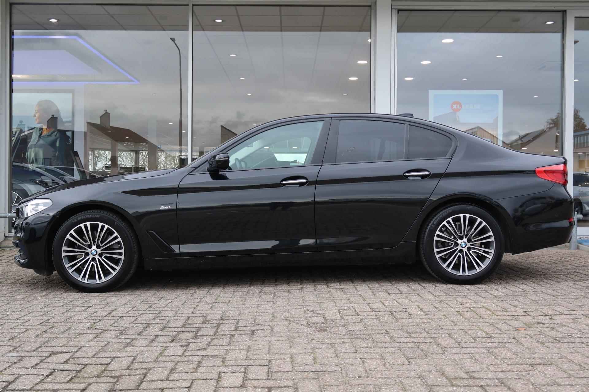 BMW 5-serie 520d 190pk High Executive Sportline | Navigatie | Schuif-/ Kanteldak | Camera | Leder - 12/41