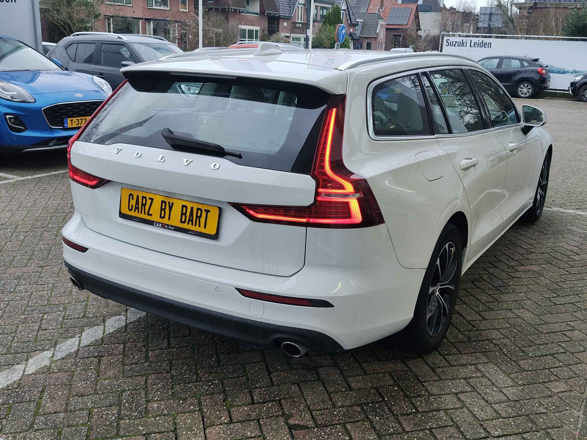 Volvo V60 2.0 T4 MOMENTUM PRO AUTOMAAT Elek. achterklep | Adaptive Cruise | Carplay | Navi - 3/23