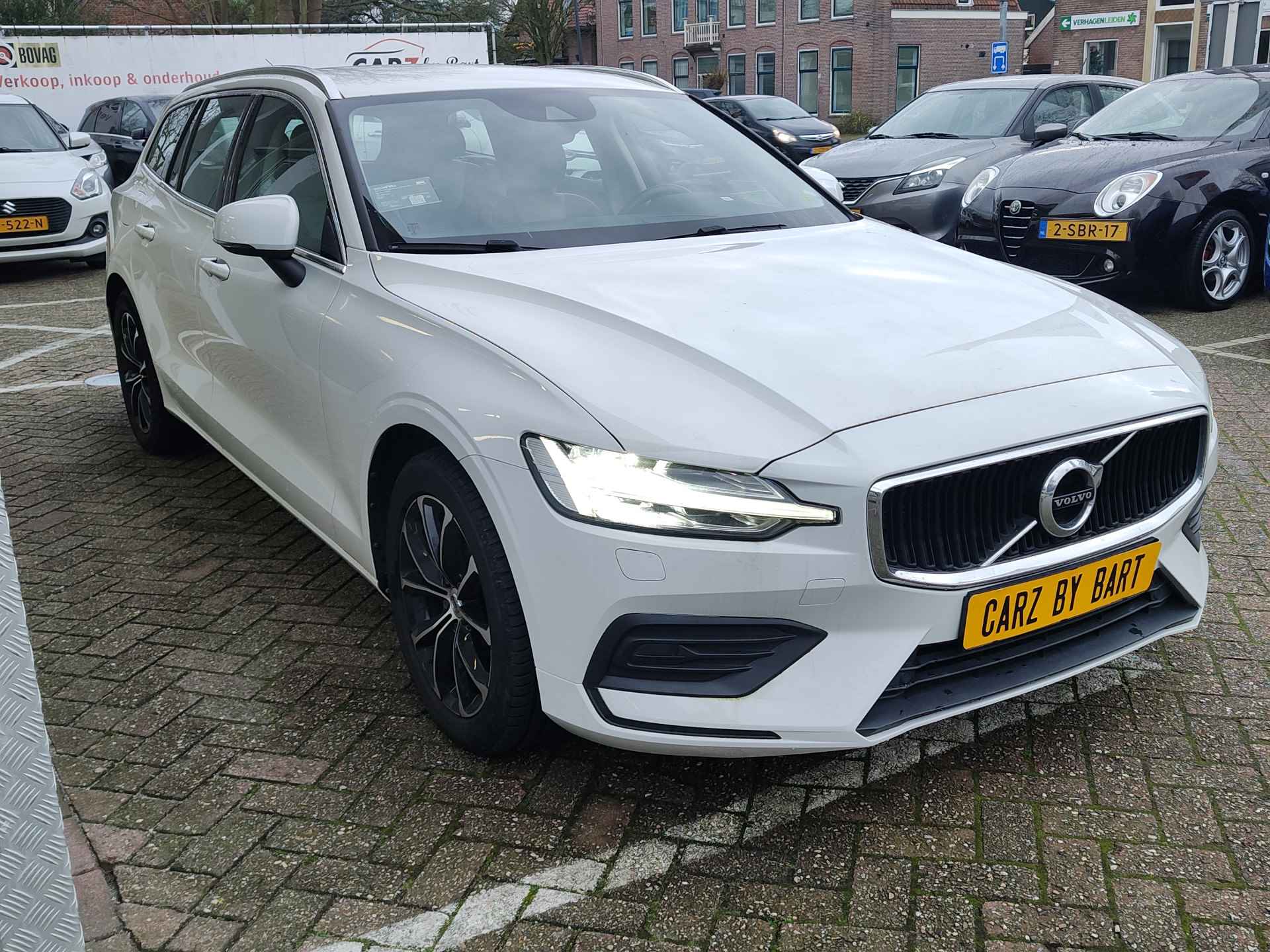 Volvo V60 2.0 T4 MOMENTUM PRO AUTOMAAT Elek. achterklep | Adaptive Cruise | Carplay | Navi - 4/23