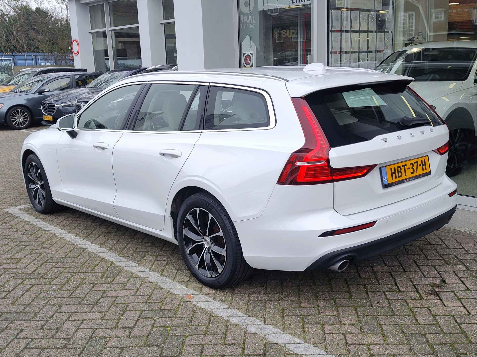 Volvo V60 2.0 T4 MOMENTUM PRO AUTOMAAT Elek. achterklep | Adaptive Cruise | Carplay | Navi - 4/37