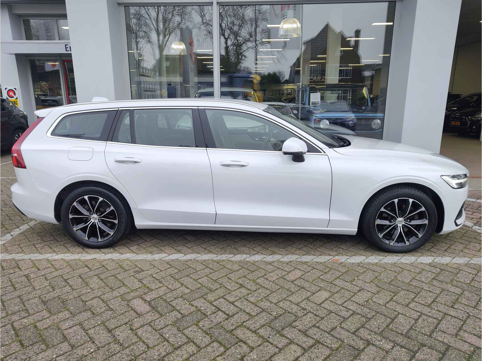 Volvo V60 2.0 T4 MOMENTUM PRO AUTOMAAT Elek. achterklep | Adaptive Cruise | Carplay | Navi - 7/37