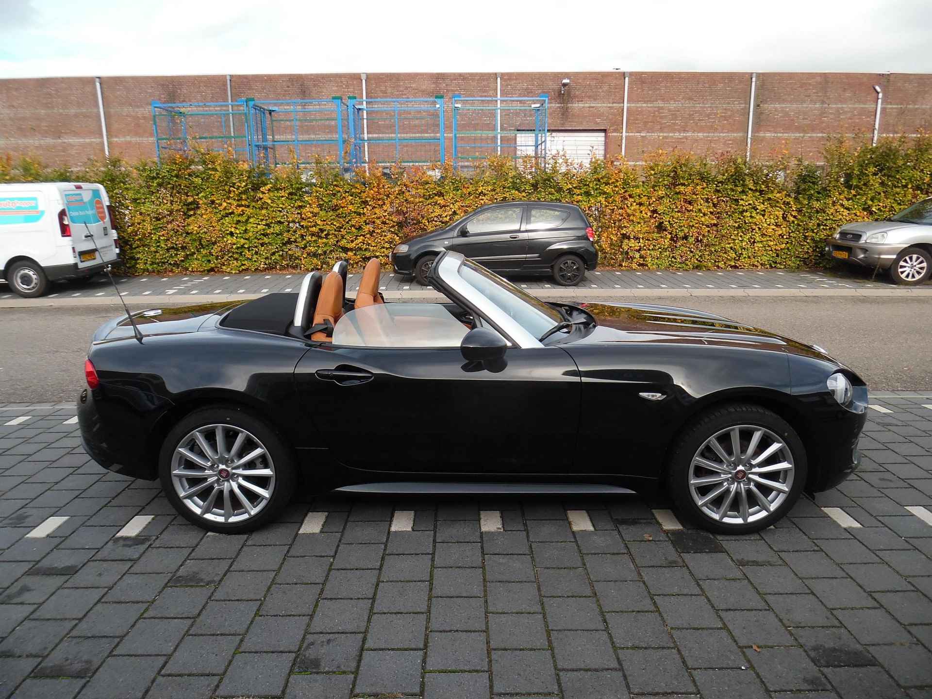 Fiat 124 Spider 1.4 MultiAir Turbo cabrio , airco, cruise control, sportvelgen, navigatie enz. - 4/24