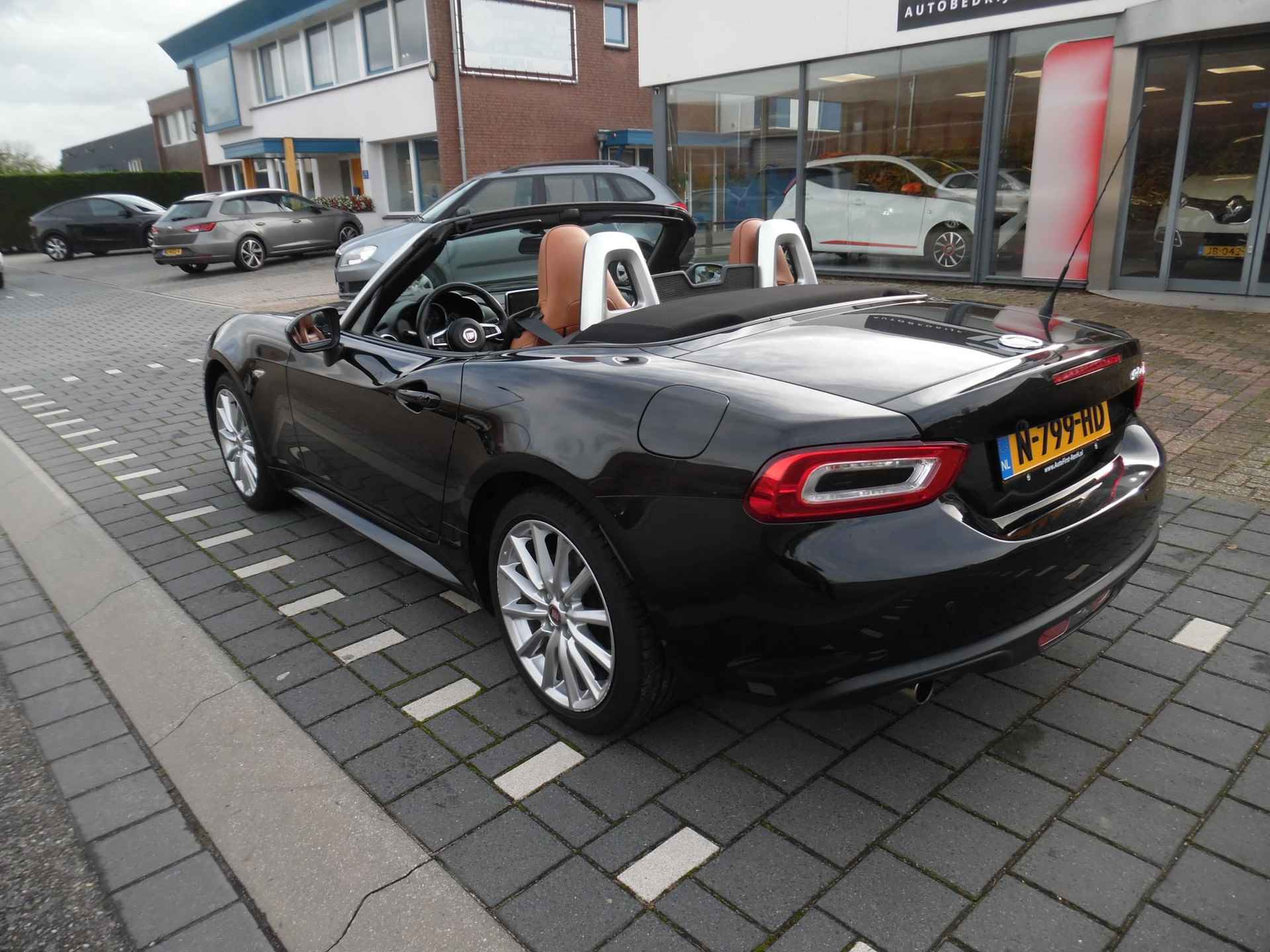 Fiat 124 Spider 1.4 MultiAir Turbo cabrio , airco, cruise control, sportvelgen, navigatie enz. - 7/24