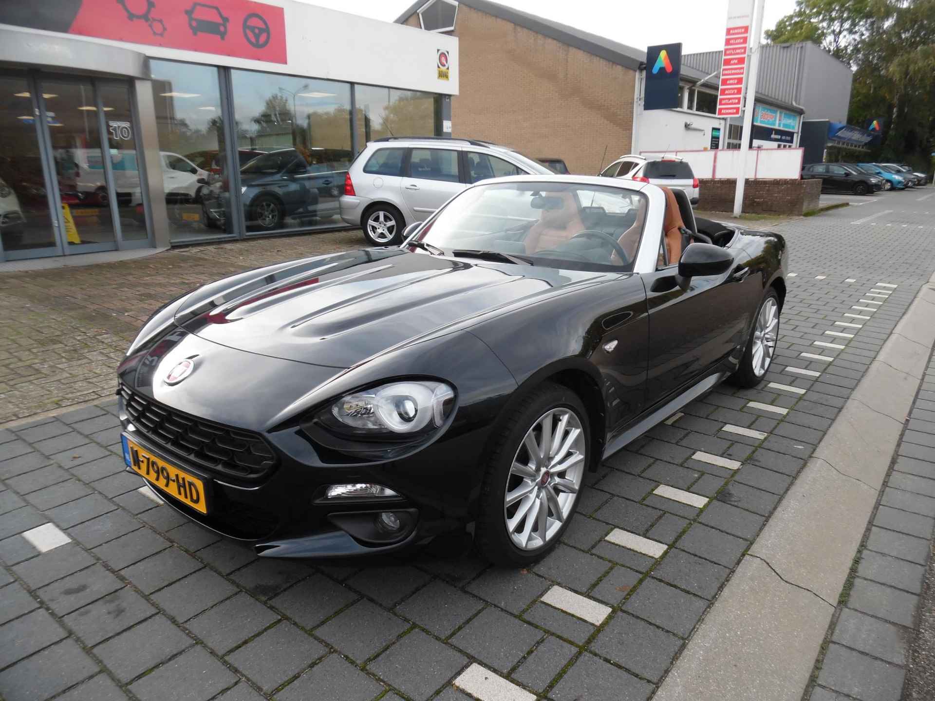 Fiat 124 Spider 1.4 MultiAir Turbo cabrio , airco, cruise control, sportvelgen, navigatie enz. - 1/24