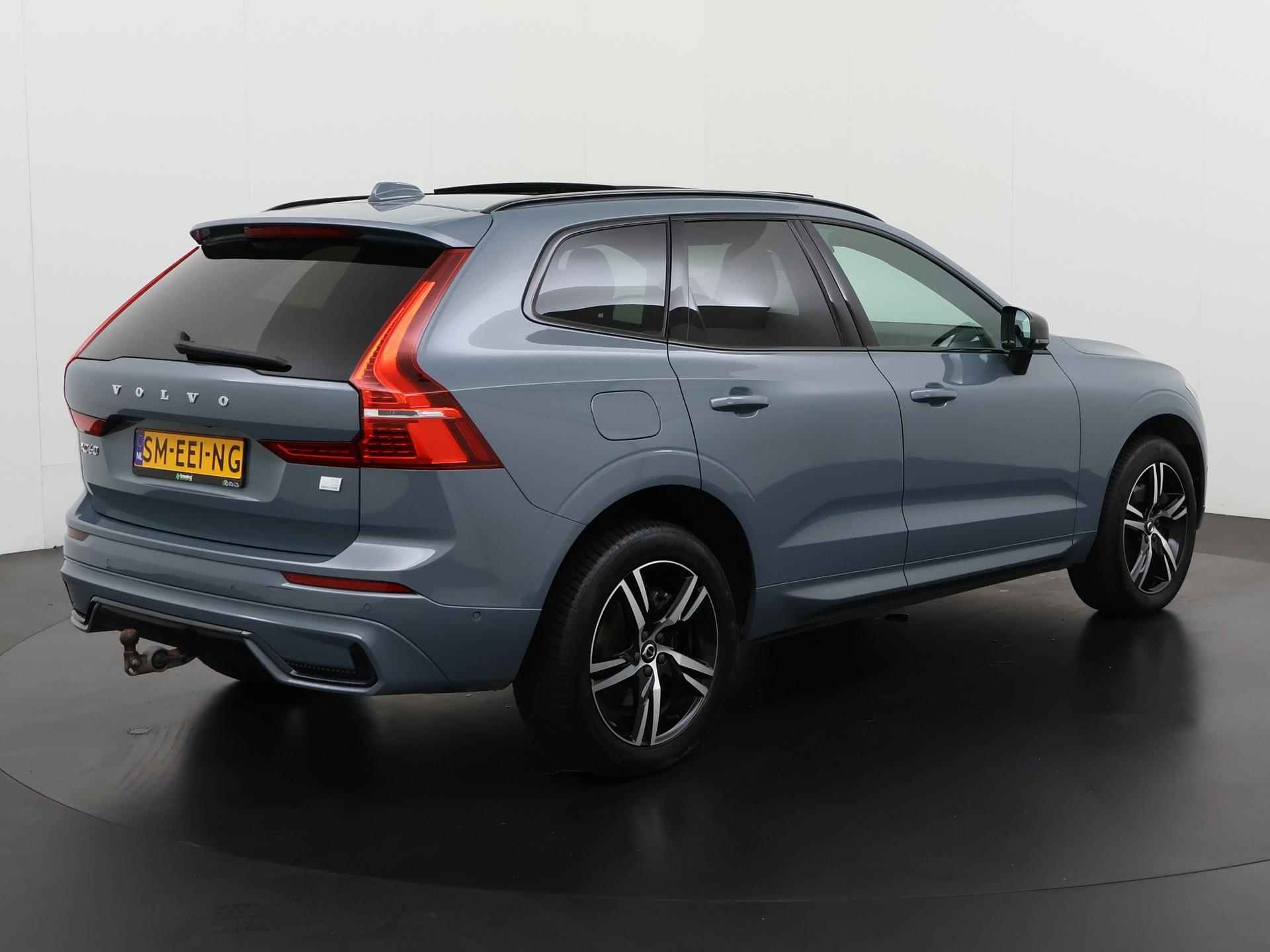 Volvo XC60 2.0 T8 AWD R-Design | Trekhaak | Nappa Leder | 360 Camera | Zondag Open! - 4/46