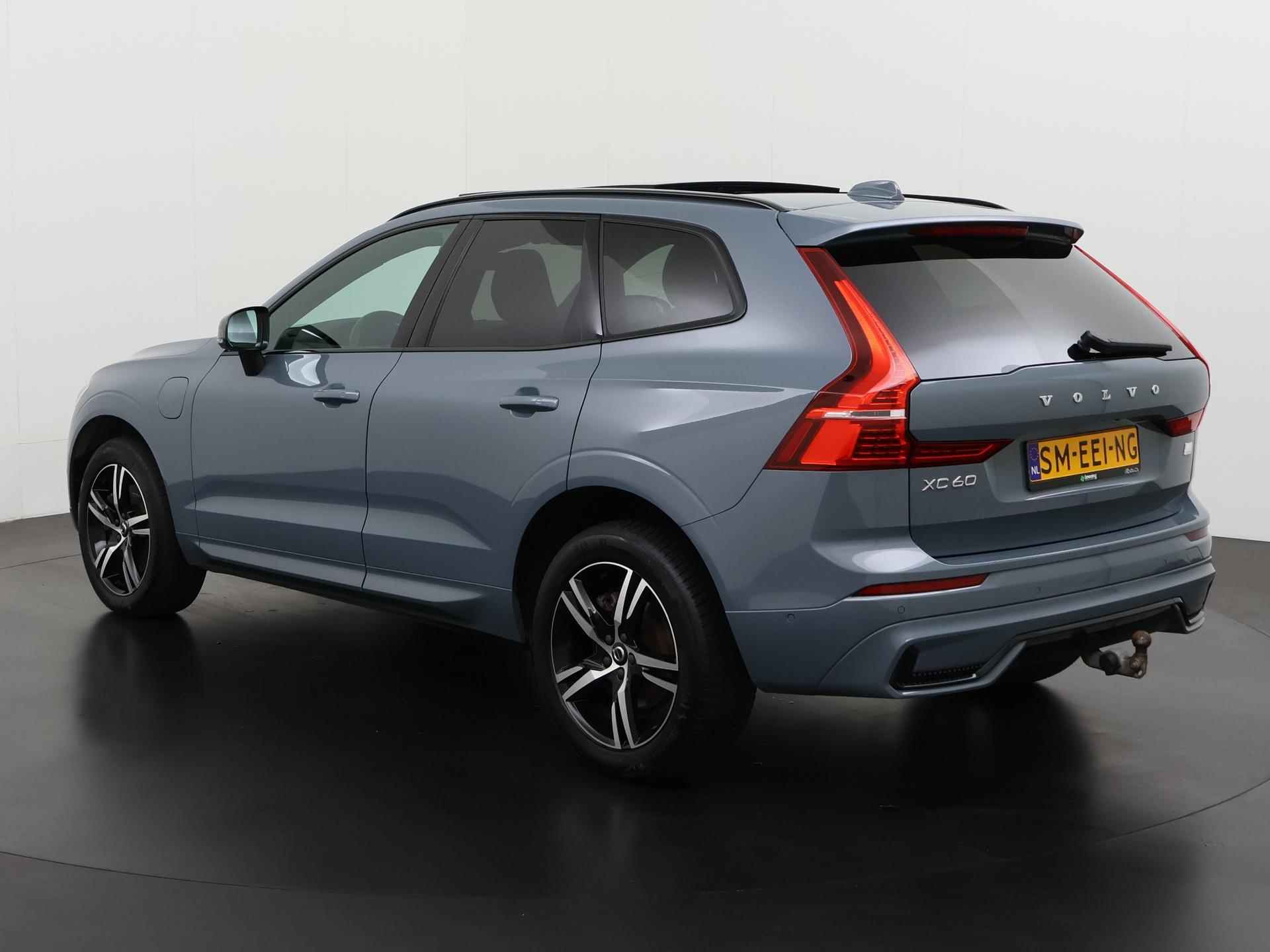 Volvo XC60 2.0 T8 AWD R-Design | Trekhaak | Nappa Leder | 360 Camera | Zondag Open! - 6/46