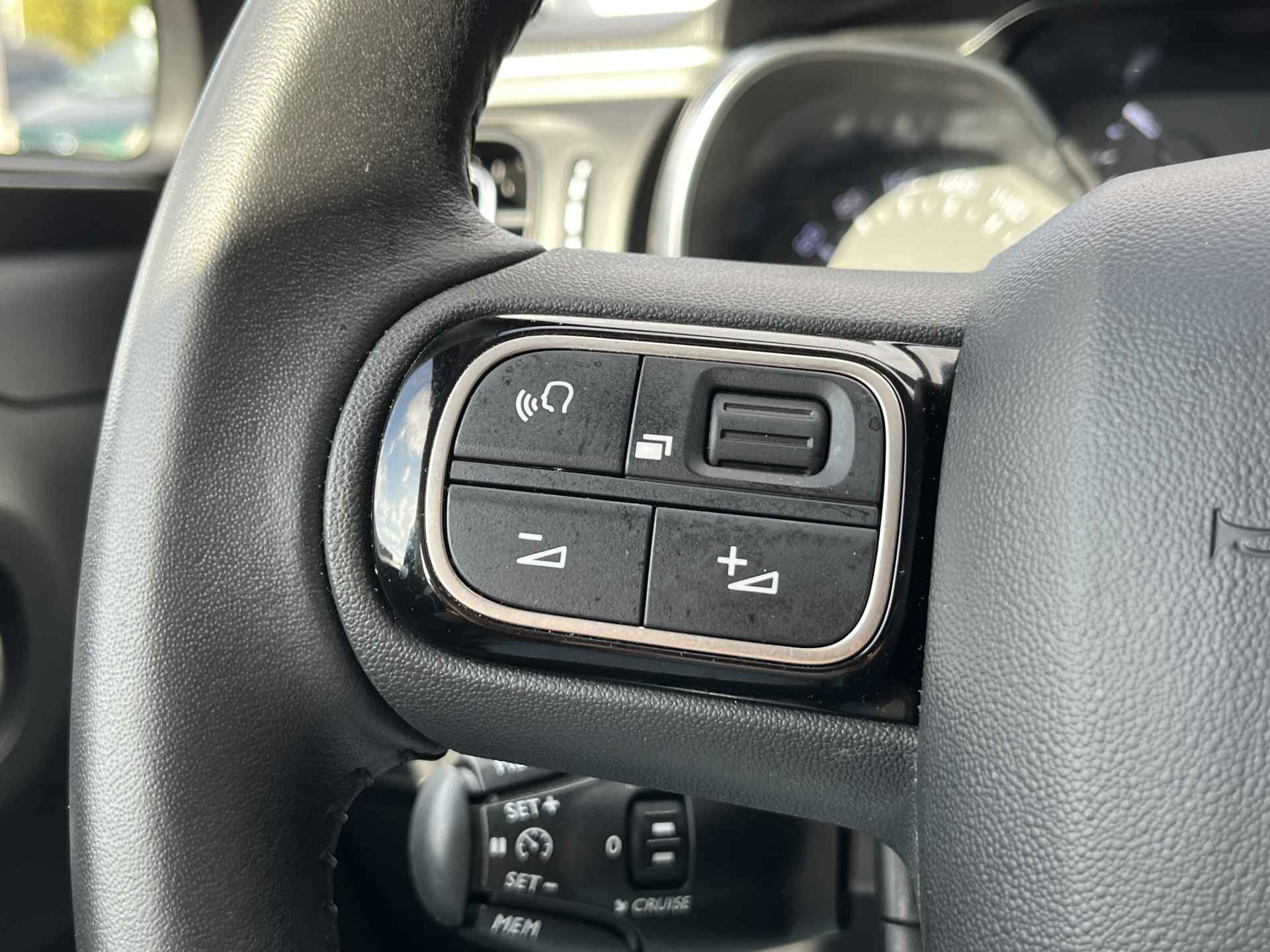 Citroën C3 1.2 PureTech C-Series | Climate Control | Apple Carplay | Parkeersensoren | Gaaf Interieur!! - 25/38