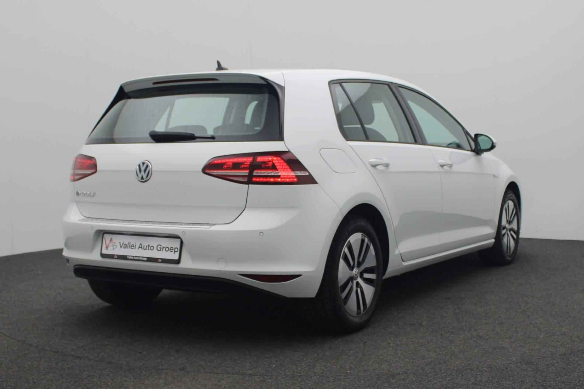 Volkswagen e-Golf 115PK CUP Edition | Navi | LED | Parkeersensoren voor/achter | Cruise | Clima | 16 inch | Apple Carplay / Android Auto - 4/41