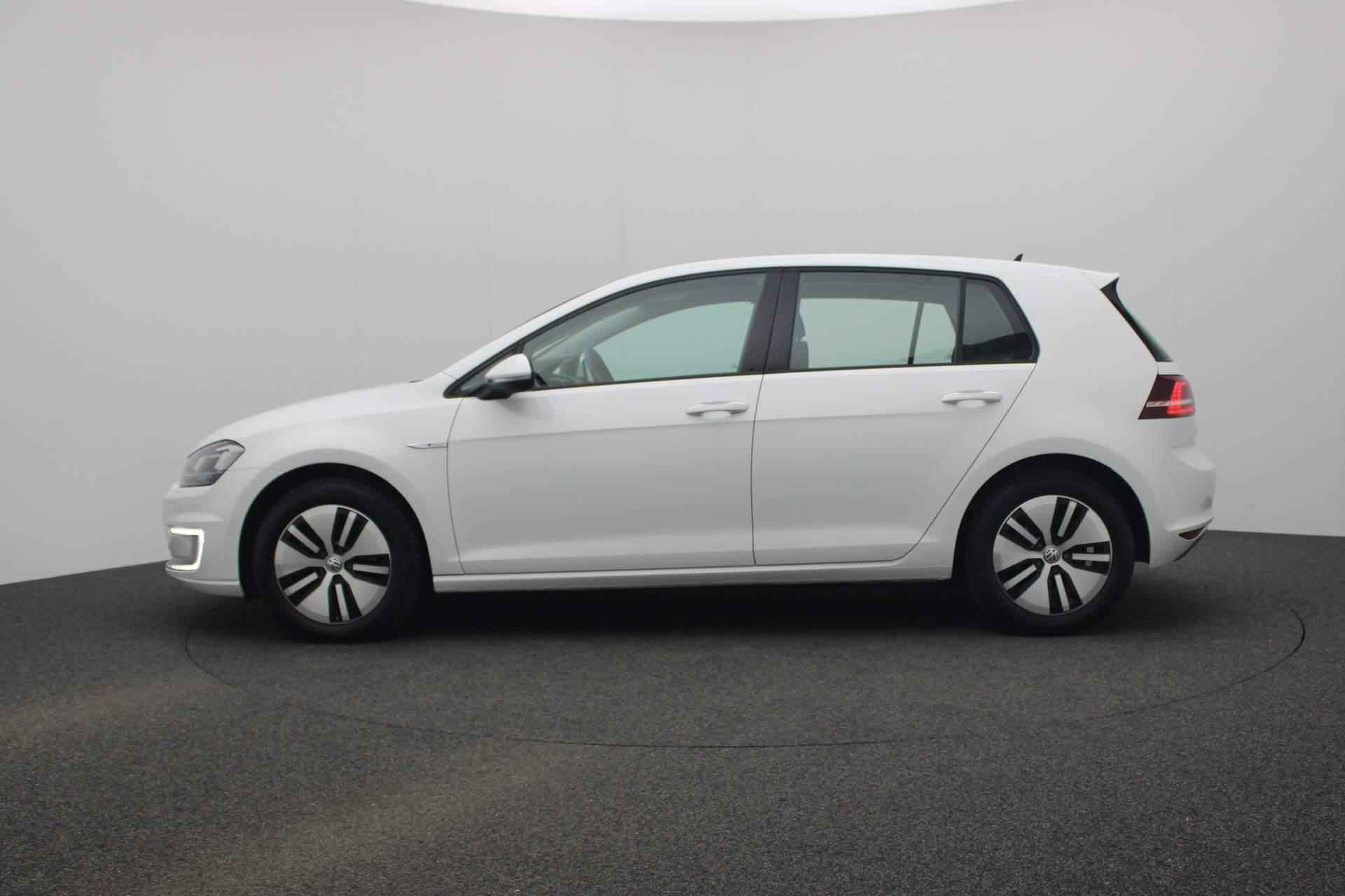Volkswagen e-Golf 115PK CUP Edition | Navi | LED | Parkeersensoren voor/achter | Cruise | Clima | 16 inch | Apple Carplay / Android Auto - 20/41