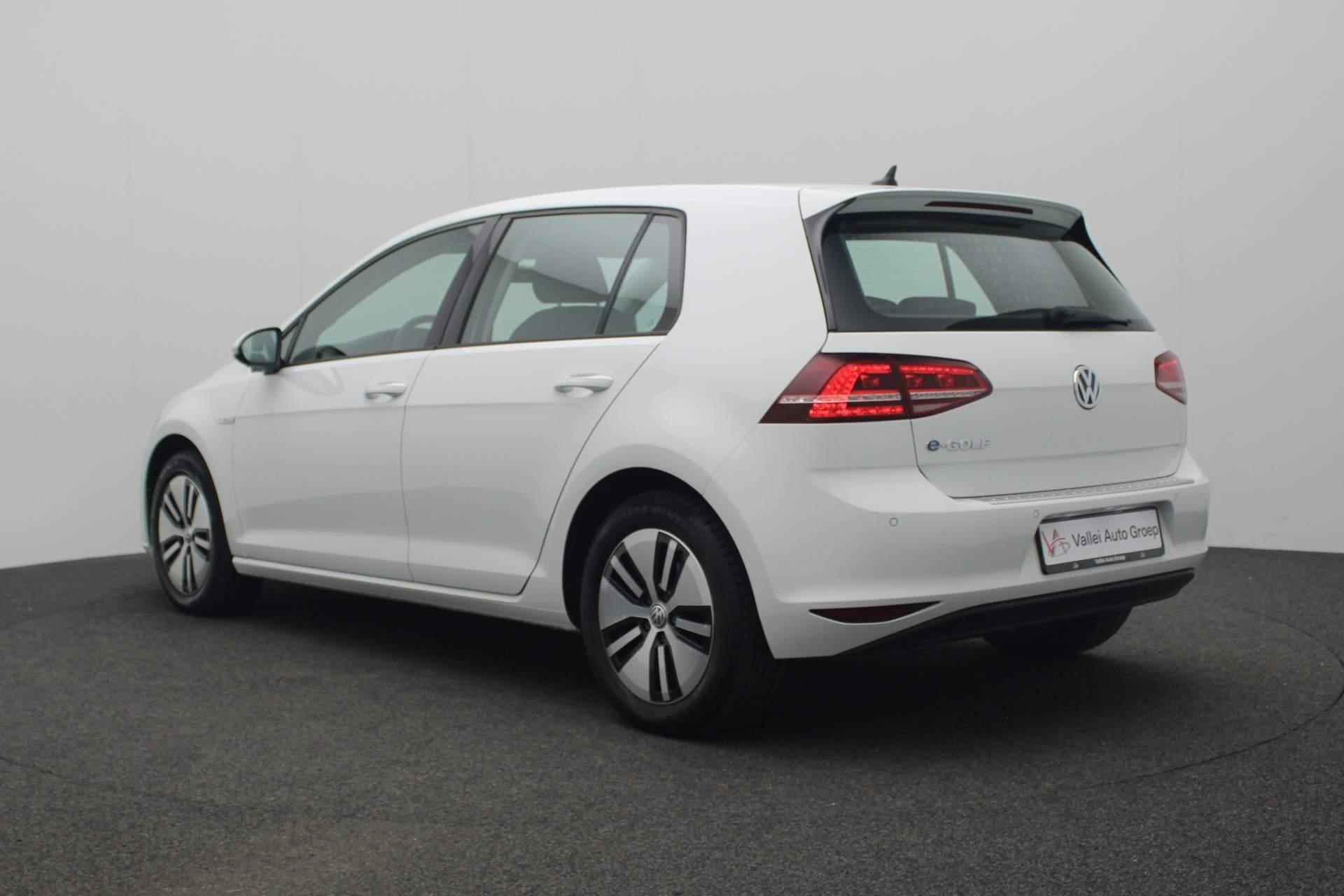 Volkswagen e-Golf 115PK CUP Edition | Navi | LED | Parkeersensoren voor/achter | Cruise | Clima | 16 inch | Apple Carplay / Android Auto - 36/41