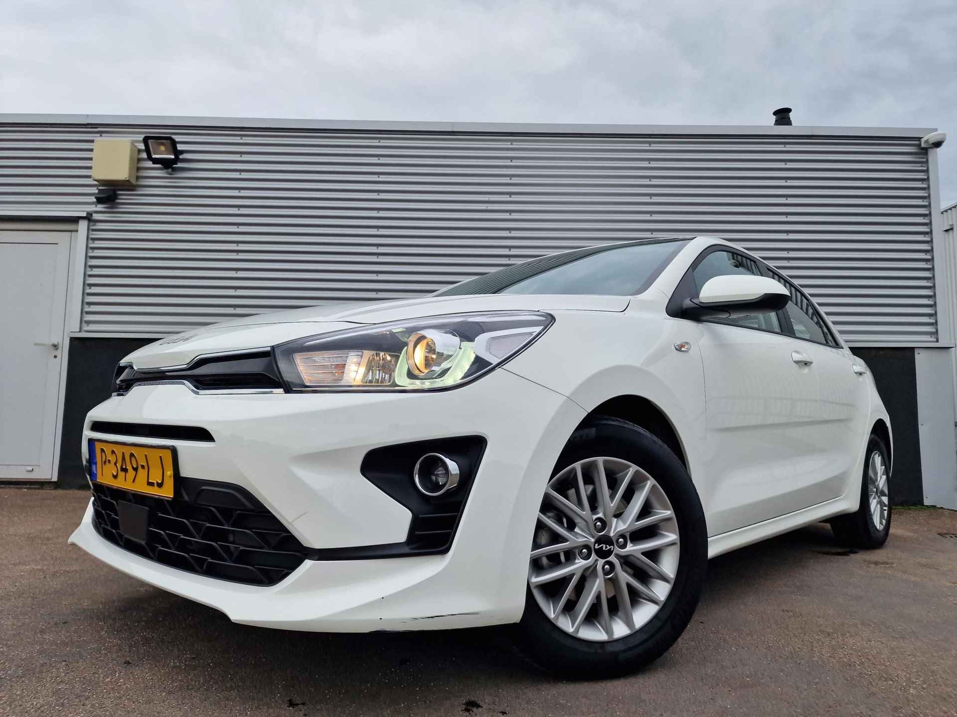 Kia Rio 1.0 T-GDi MHEV DynamicLine | Nieuw geleverd | 1ste eigenaar | Dealer onderhouden | Apple CarPlay & Android Auto | Achteruitrijcamera | BTW auto | - 3/58