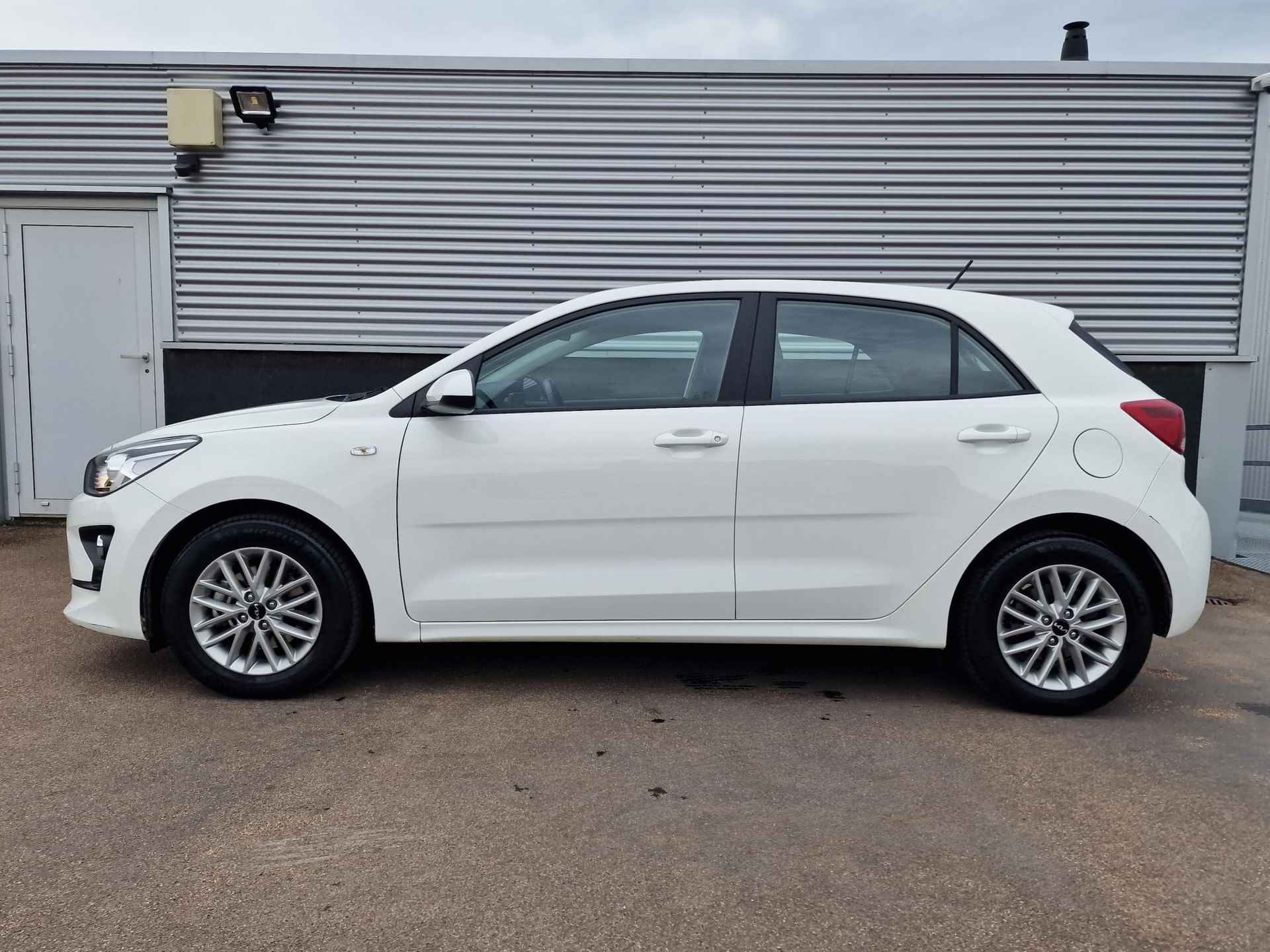 Kia Rio 1.0 T-GDi MHEV DynamicLine | Nieuw geleverd | 1ste eigenaar | Dealer onderhouden | Apple CarPlay & Android Auto | Achteruitrijcamera | BTW auto | - 6/58