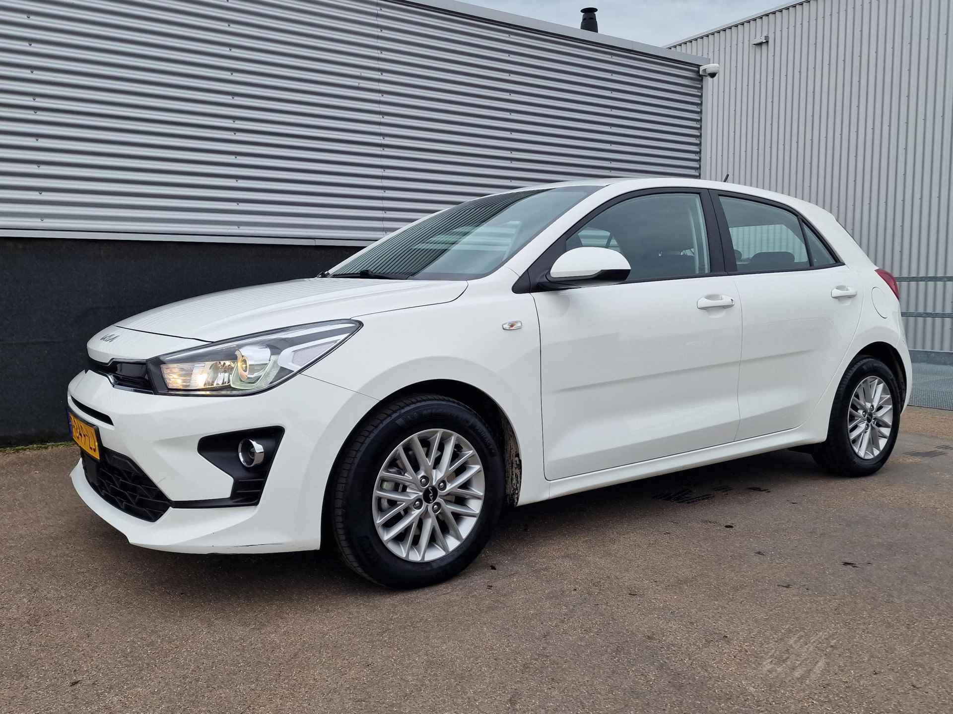 Kia Rio 1.0 T-GDi MHEV DynamicLine | Nieuw geleverd | 1ste eigenaar | Dealer onderhouden | Apple CarPlay & Android Auto | Achteruitrijcamera | BTW auto | - 7/58