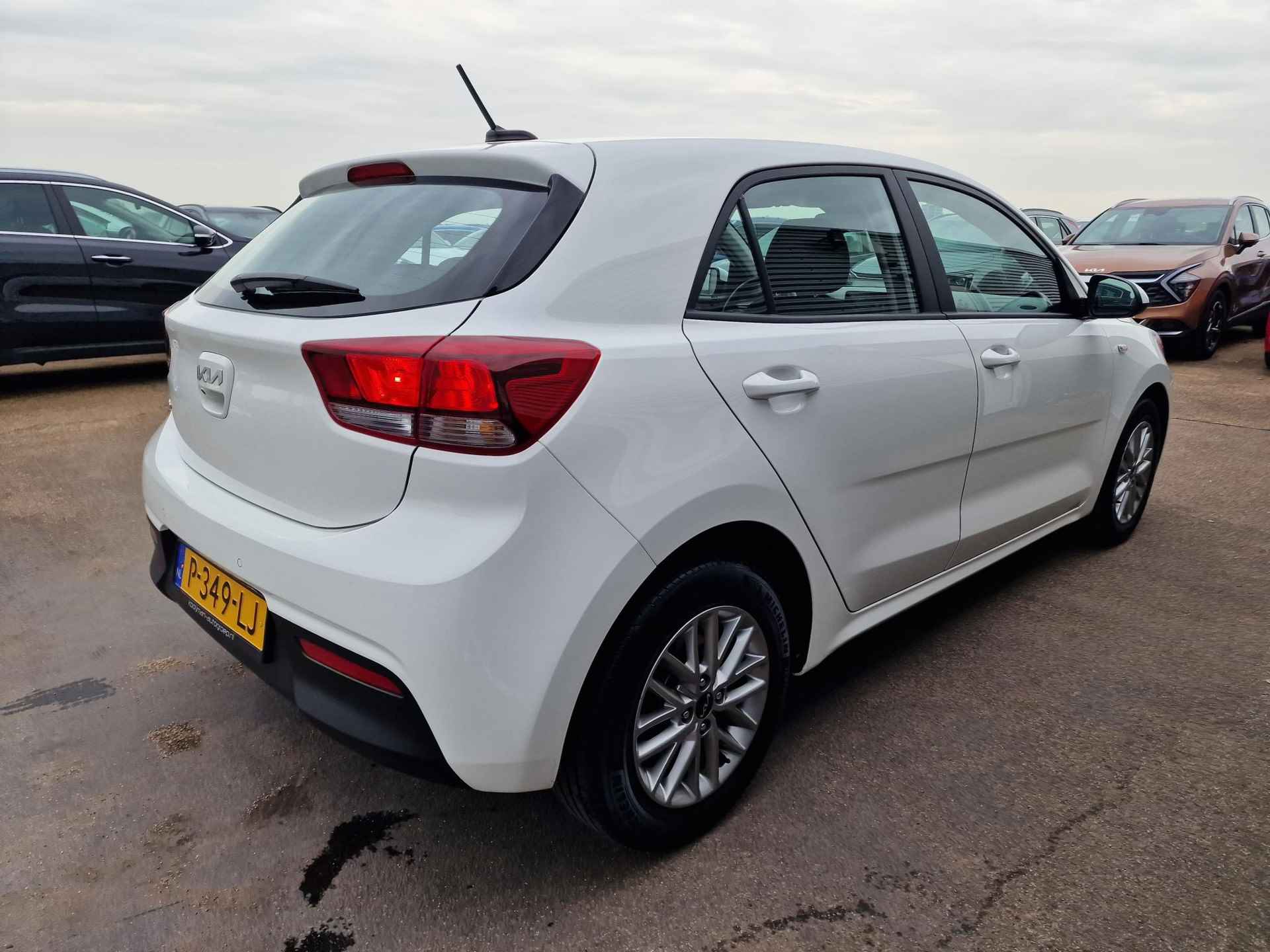 Kia Rio 1.0 T-GDi MHEV DynamicLine | Nieuw geleverd | 1ste eigenaar | Dealer onderhouden | Apple CarPlay & Android Auto | Achteruitrijcamera | BTW auto | - 12/58