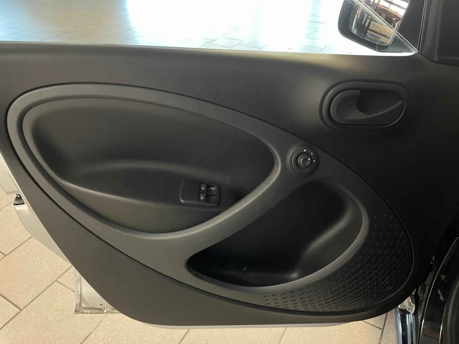 Smart Forfour 1.0 Business Solution AIRCO CRUISE BLUETOOTH ELEK RAMEN CENT VERG LM VELGEN PRIVACYGLAS ZEER NETTE AUTO - 14/30