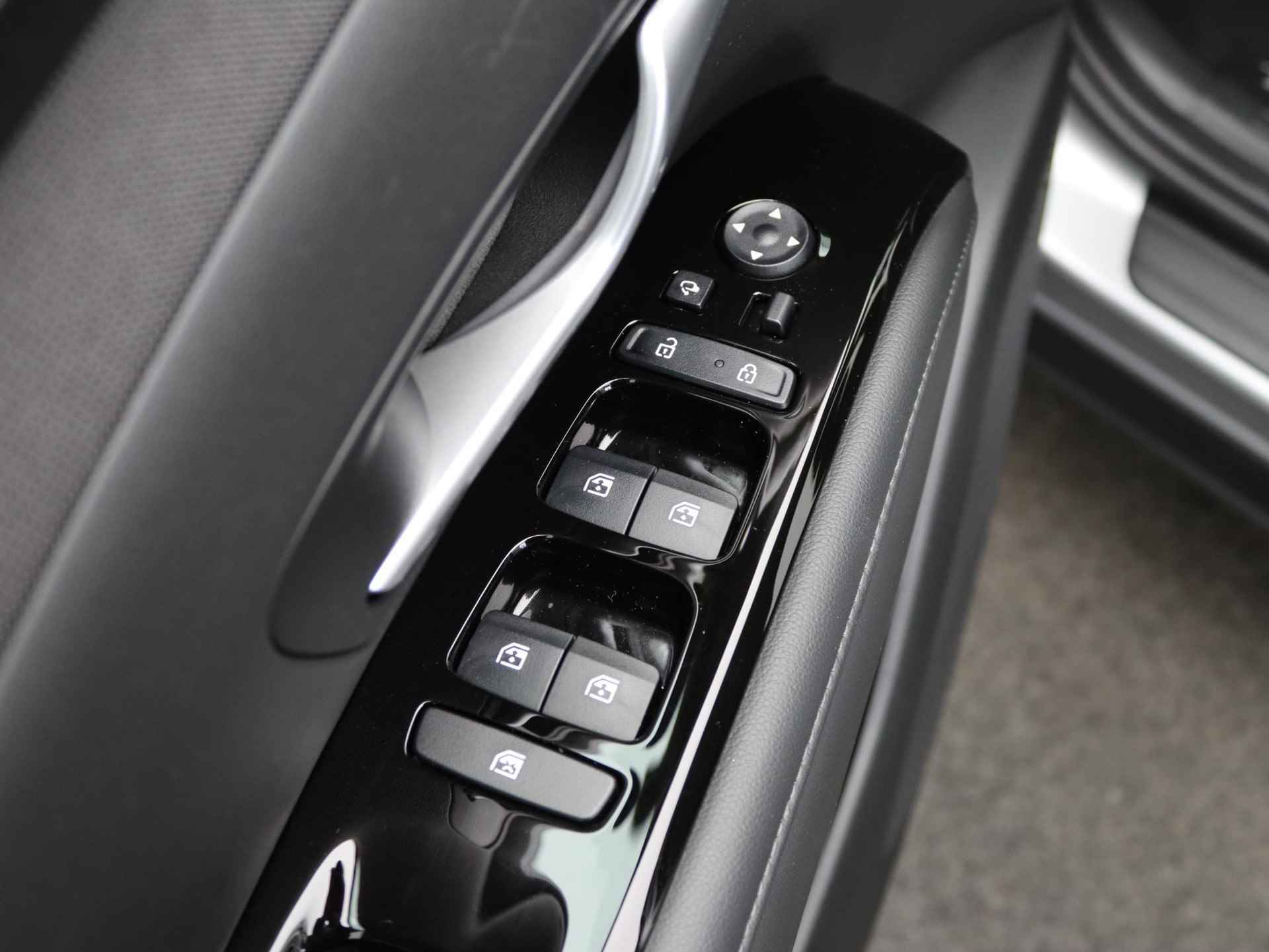 Hyundai Tucson 1.6 T-GDI HEV Comfort Smart | Hybride | Navigatie | Stoelverwarming | LED | DAB | Cruise Control | Achteruitrijcamera | Stuurverwarming | - 28/48