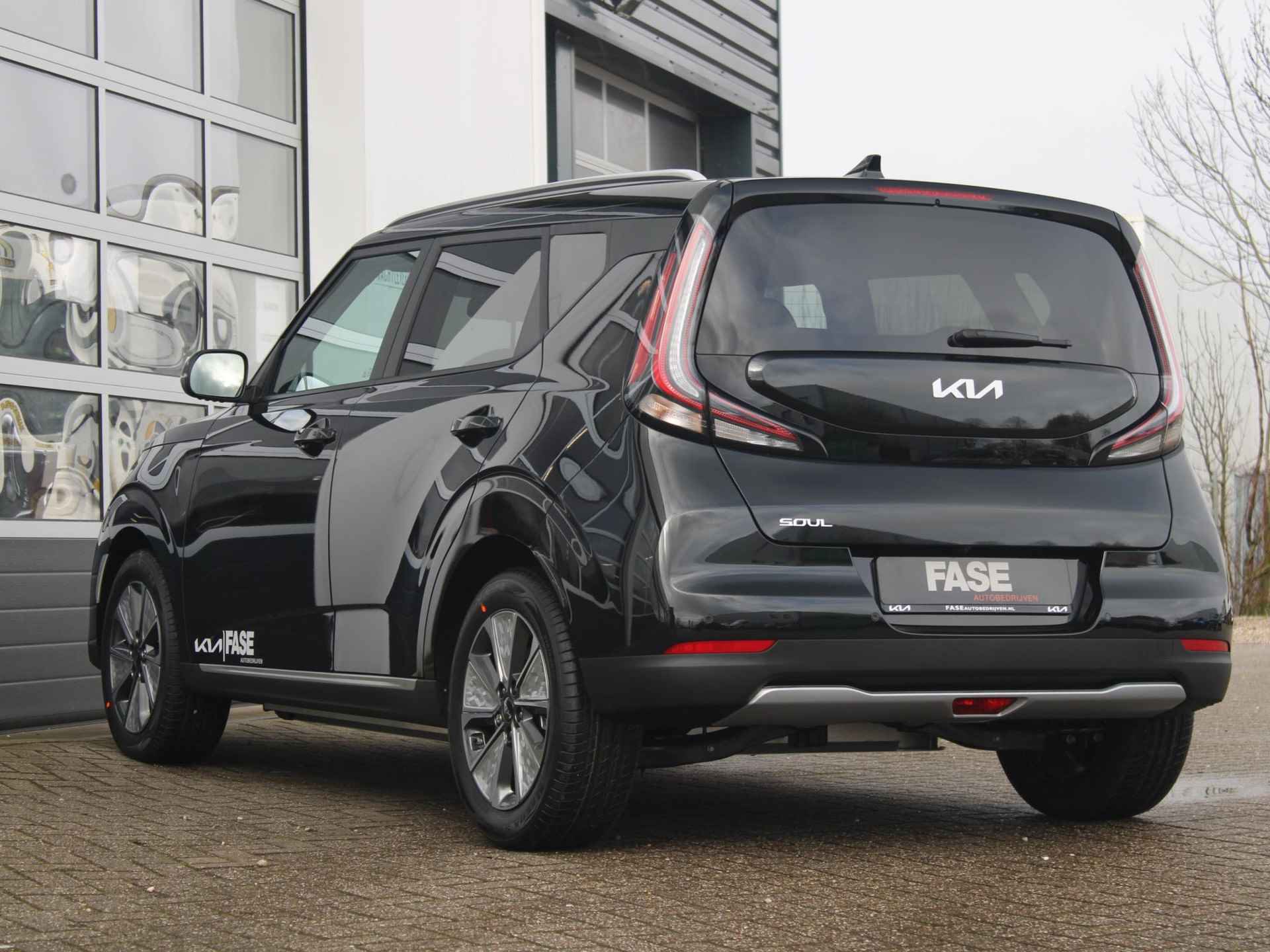 Kia e-Soul DynamicLine 64 kWh | Navi| Camera | Clima | LED | CarPlay - 2/34