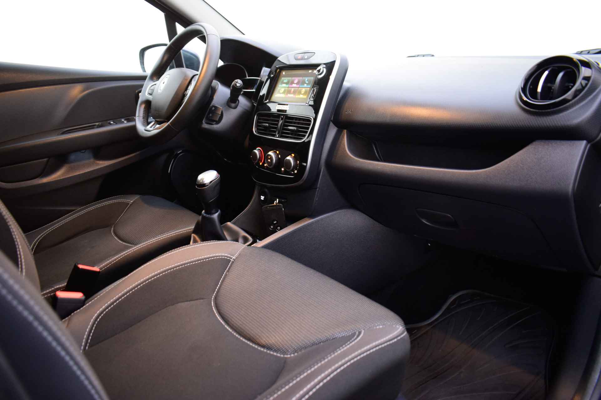Renault Clio Estate TCe Zen Exclusive NAVI/CLIMA/CRUISE/DAB+/LMV - 18/22