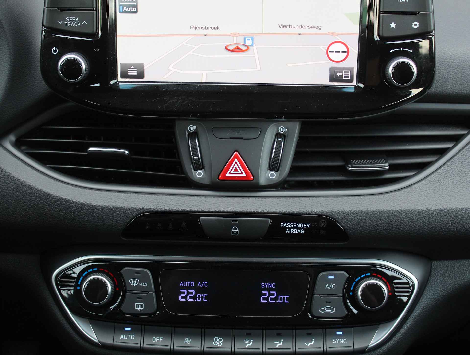 Hyundai i30 1.0 T-GDI Comfort CAMERA | CLIMATE | CARPLAY | CRUISE | DAB | LED | NAVI | PDC - 23/51