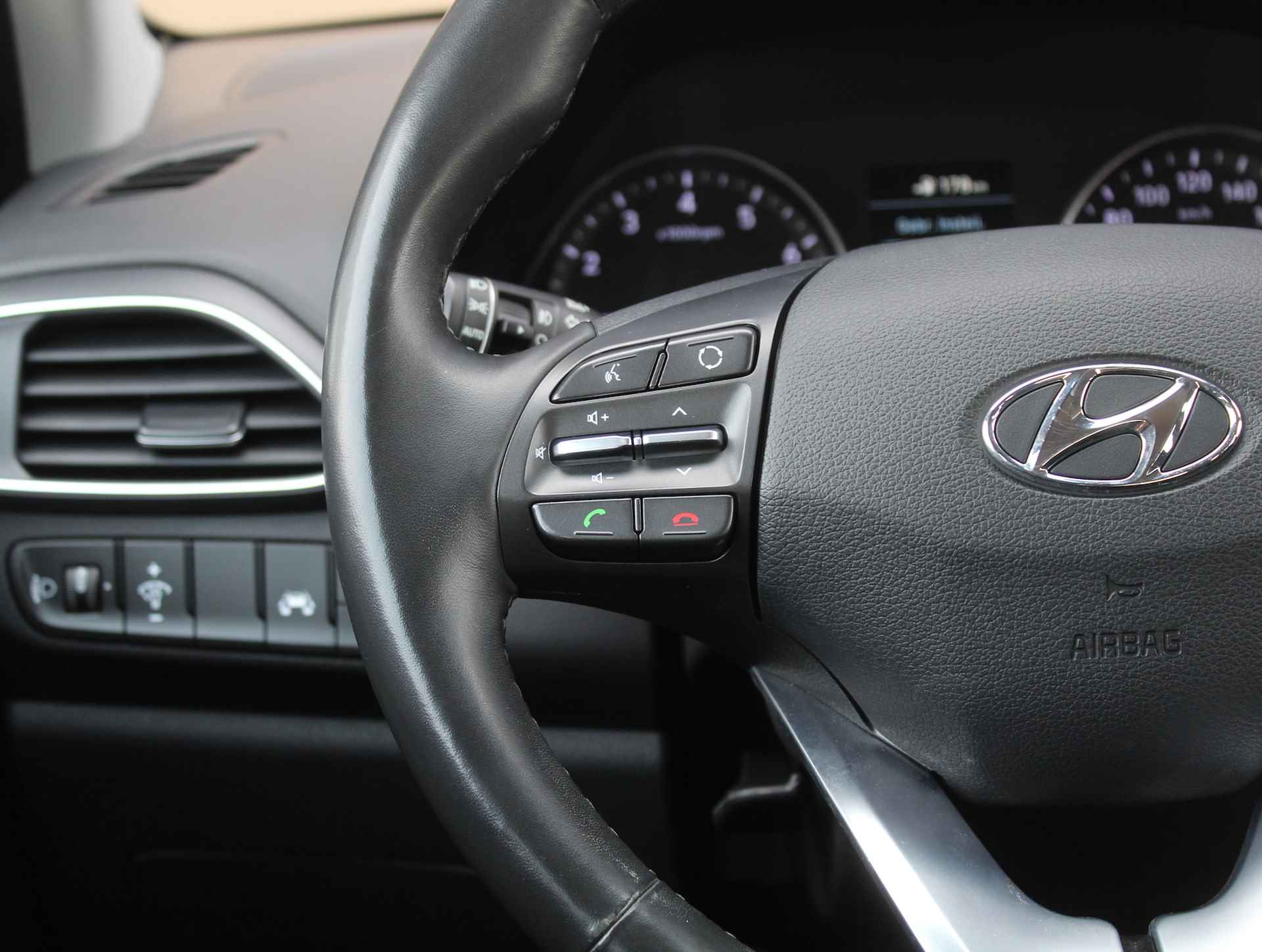 Hyundai i30 1.0 T-GDI Comfort CAMERA | CLIMATE | CARPLAY | CRUISE | DAB | LED | NAVI | PDC - 26/51