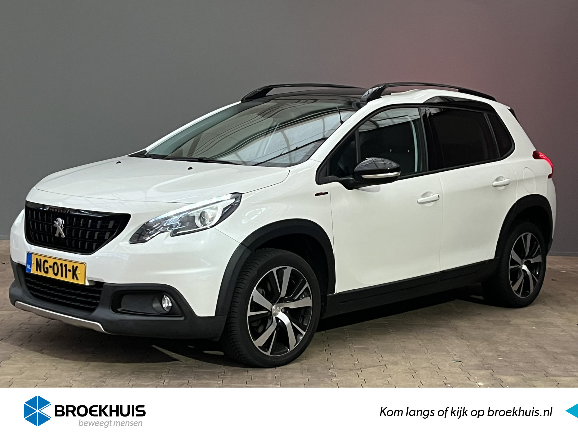 Peugeot 2008 1.2 110PK GT-line | Panoramadak | 17'' Lichtmetaal | GRIP | Navigatie | Camera | Clima | Leder/Stof | Cruise | Touchscreen | Bluetooth | Getint glas | Led dagrij