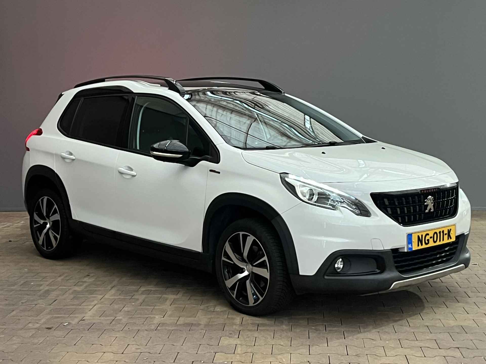 Peugeot 2008 1.2 110PK GT-line | Panoramadak | 17'' Lichtmetaal | GRIP | Navigatie | Camera | Clima | Leder/Stof | Cruise | Touchscreen | Bluetooth | Getint glas | Led dagrij - 32/34