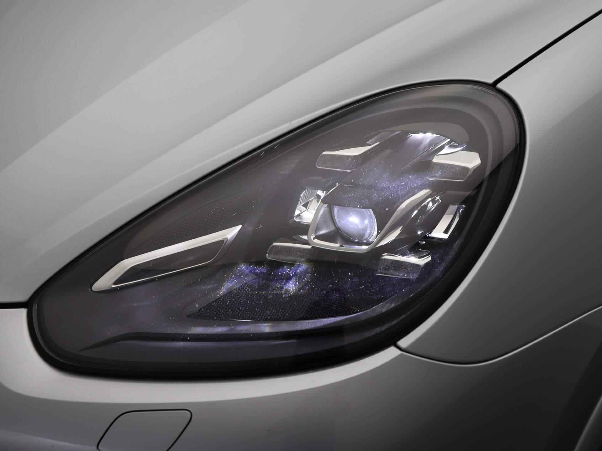Porsche Cayenne 3.0 S E-Hybrid Platinum Edition | Automaat | Camera | Panoramadak | Luchtvering | Bose Audio | Navigatie | Climate Control | Parkeersensoren | Stoelverwarming | Elektrische Achterklep | LED | Leder | Hybride | - 8/35