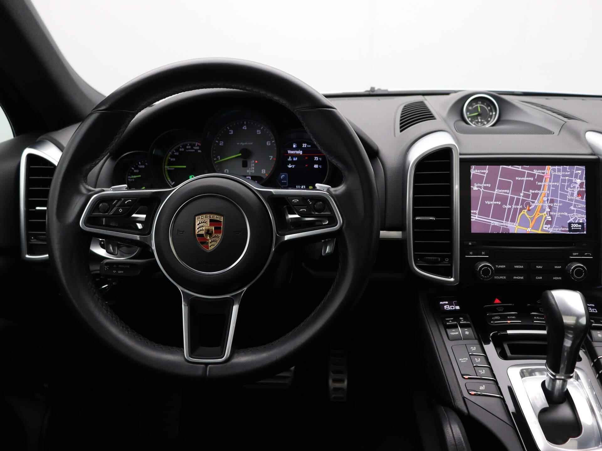 Porsche Cayenne 3.0 S E-Hybrid Platinum Edition | Automaat | Camera | Panoramadak | Luchtvering | Bose Audio | Navigatie | Climate Control | Parkeersensoren | Stoelverwarming | Elektrische Achterklep | LED | Leder | Hybride | - 10/35