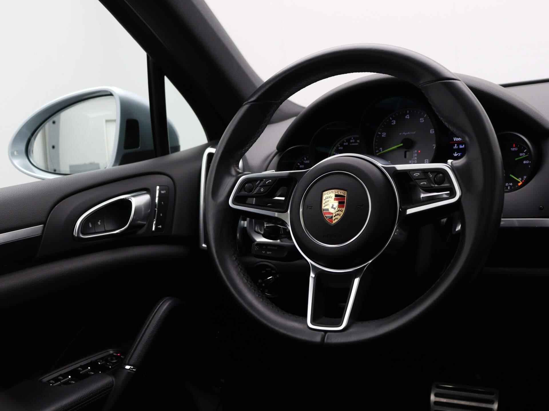 Porsche Cayenne 3.0 S E-Hybrid Platinum Edition | Automaat | Camera | Panoramadak | Luchtvering | Bose Audio | Navigatie | Climate Control | Parkeersensoren | Stoelverwarming | Elektrische Achterklep | LED | Leder | Hybride | - 13/35
