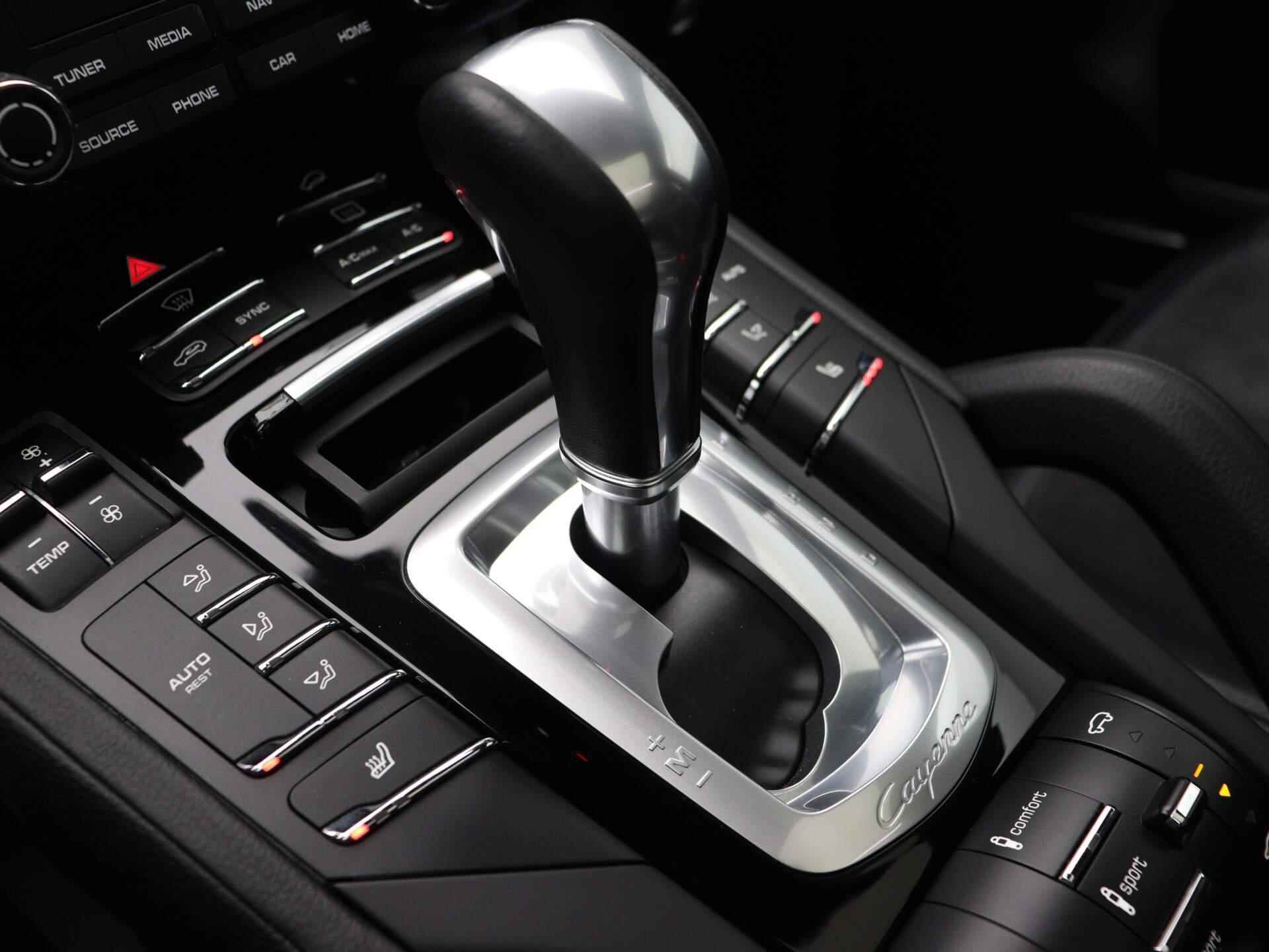 Porsche Cayenne 3.0 S E-Hybrid Platinum Edition | Automaat | Camera | Panoramadak | Luchtvering | Bose Audio | Navigatie | Climate Control | Parkeersensoren | Stoelverwarming | Elektrische Achterklep | LED | Leder | Hybride | - 19/35