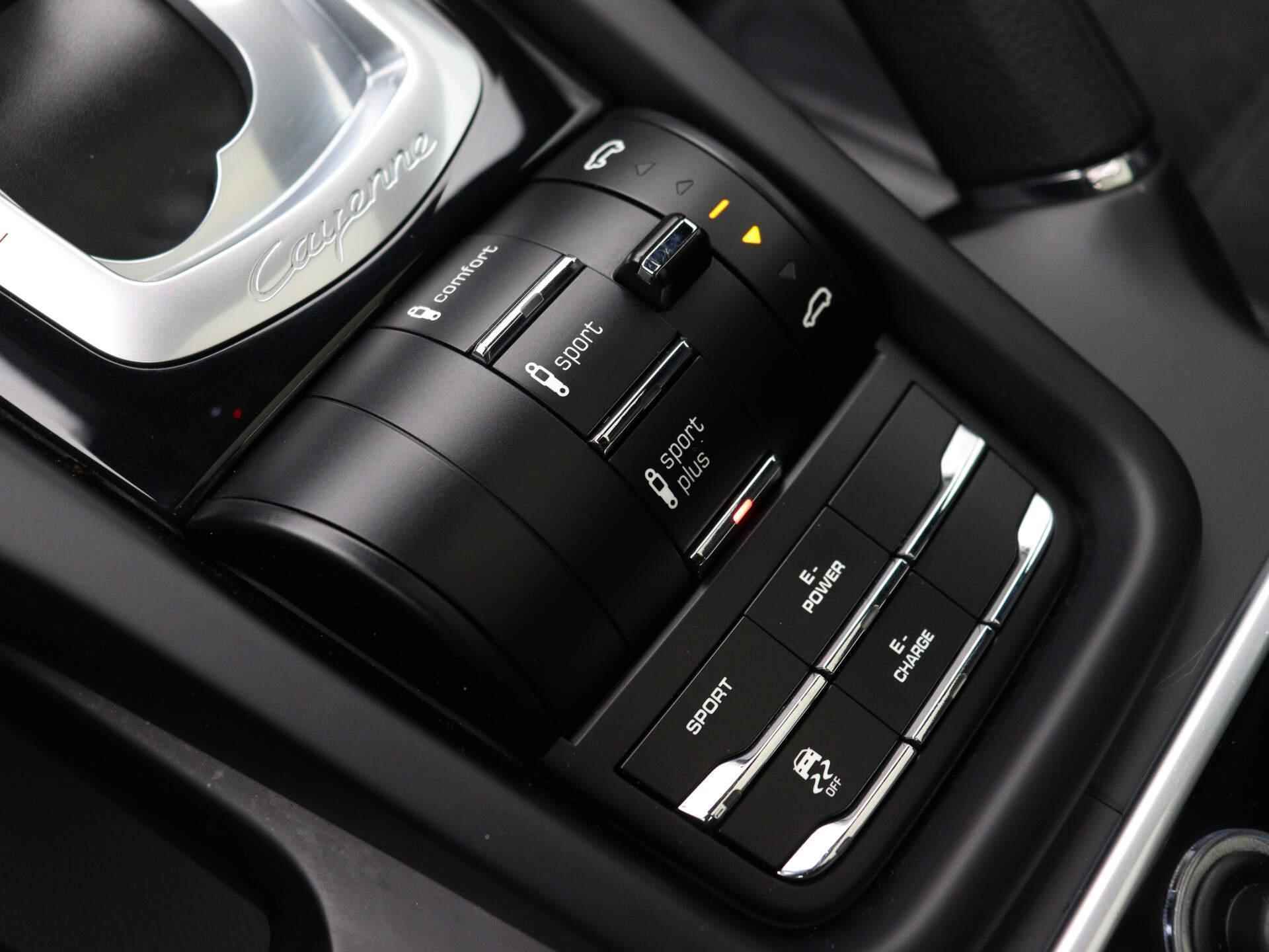 Porsche Cayenne 3.0 S E-Hybrid Platinum Edition | Automaat | Camera | Panoramadak | Luchtvering | Bose Audio | Navigatie | Climate Control | Parkeersensoren | Stoelverwarming | Elektrische Achterklep | LED | Leder | Hybride | - 21/35