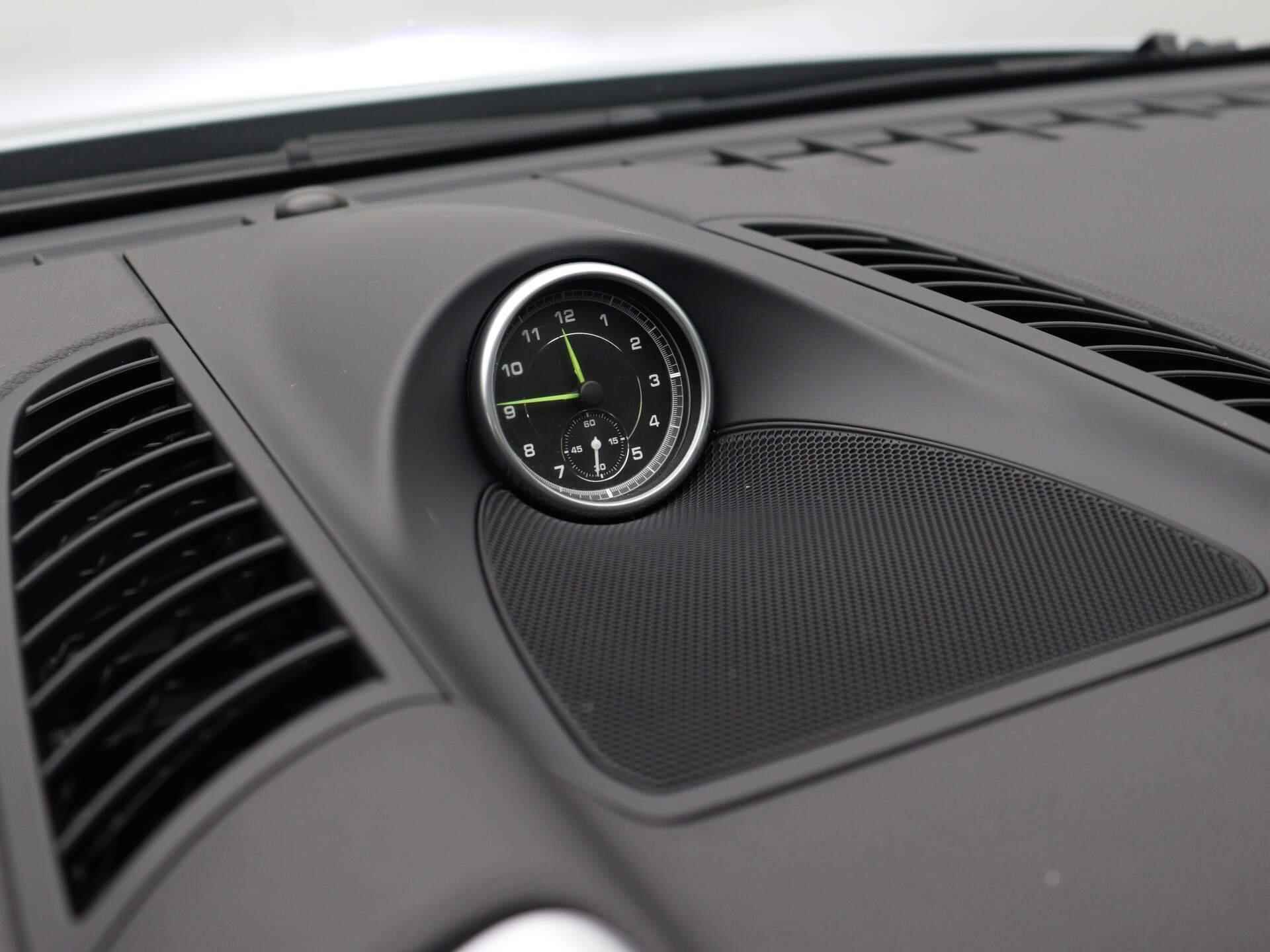 Porsche Cayenne 3.0 S E-Hybrid Platinum Edition | Automaat | Camera | Panoramadak | Luchtvering | Bose Audio | Navigatie | Climate Control | Parkeersensoren | Stoelverwarming | Elektrische Achterklep | LED | Leder | Hybride | - 25/35