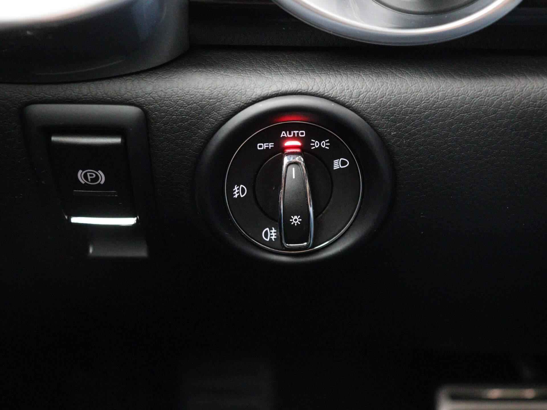 Porsche Cayenne 3.0 S E-Hybrid Platinum Edition | Automaat | Camera | Panoramadak | Luchtvering | Bose Audio | Navigatie | Climate Control | Parkeersensoren | Stoelverwarming | Elektrische Achterklep | LED | Leder | Hybride | - 26/35